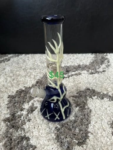 Preview pic of Glow in the dark veins bong