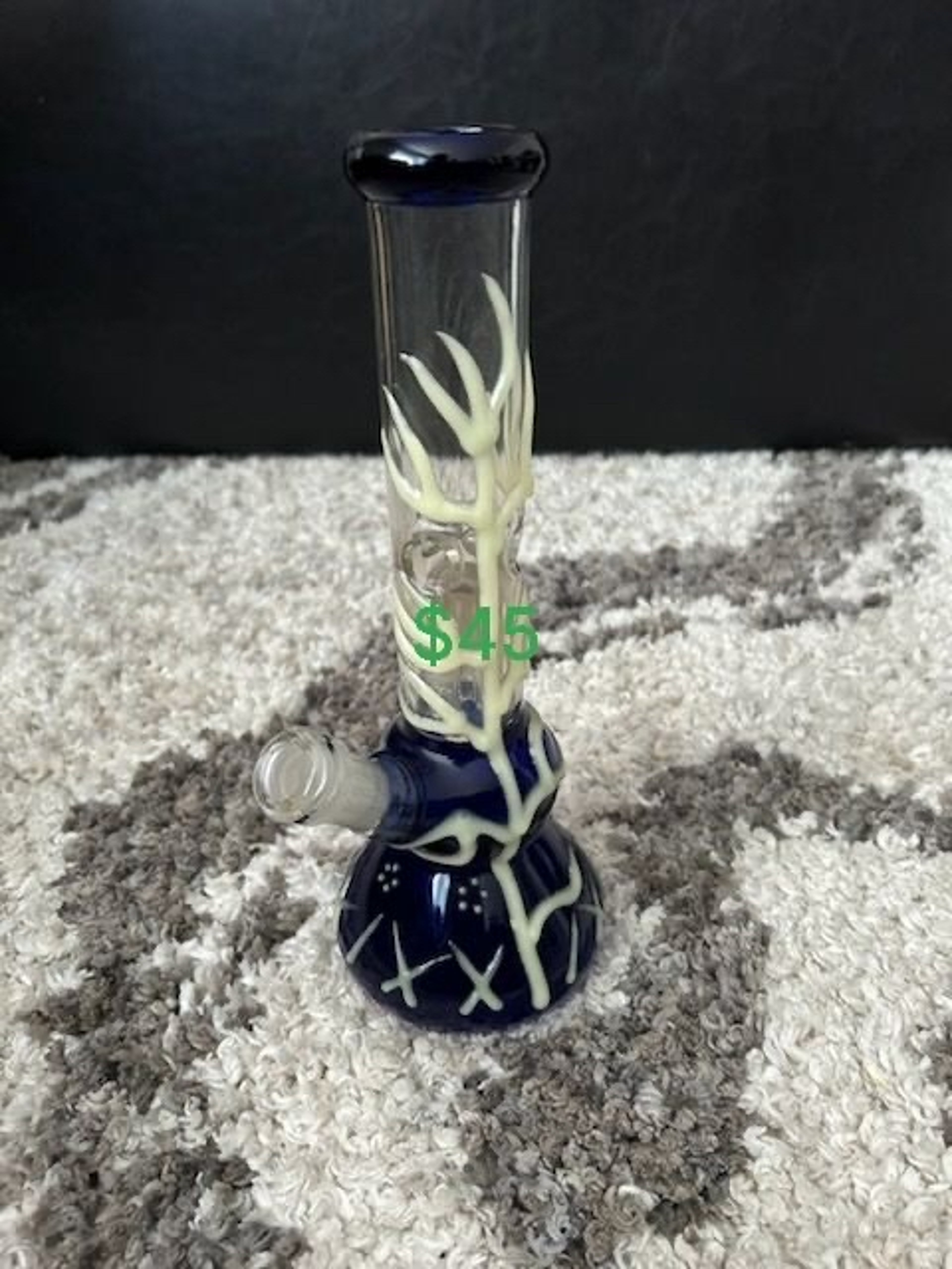 Preview pic of Glow in the dark veins bong