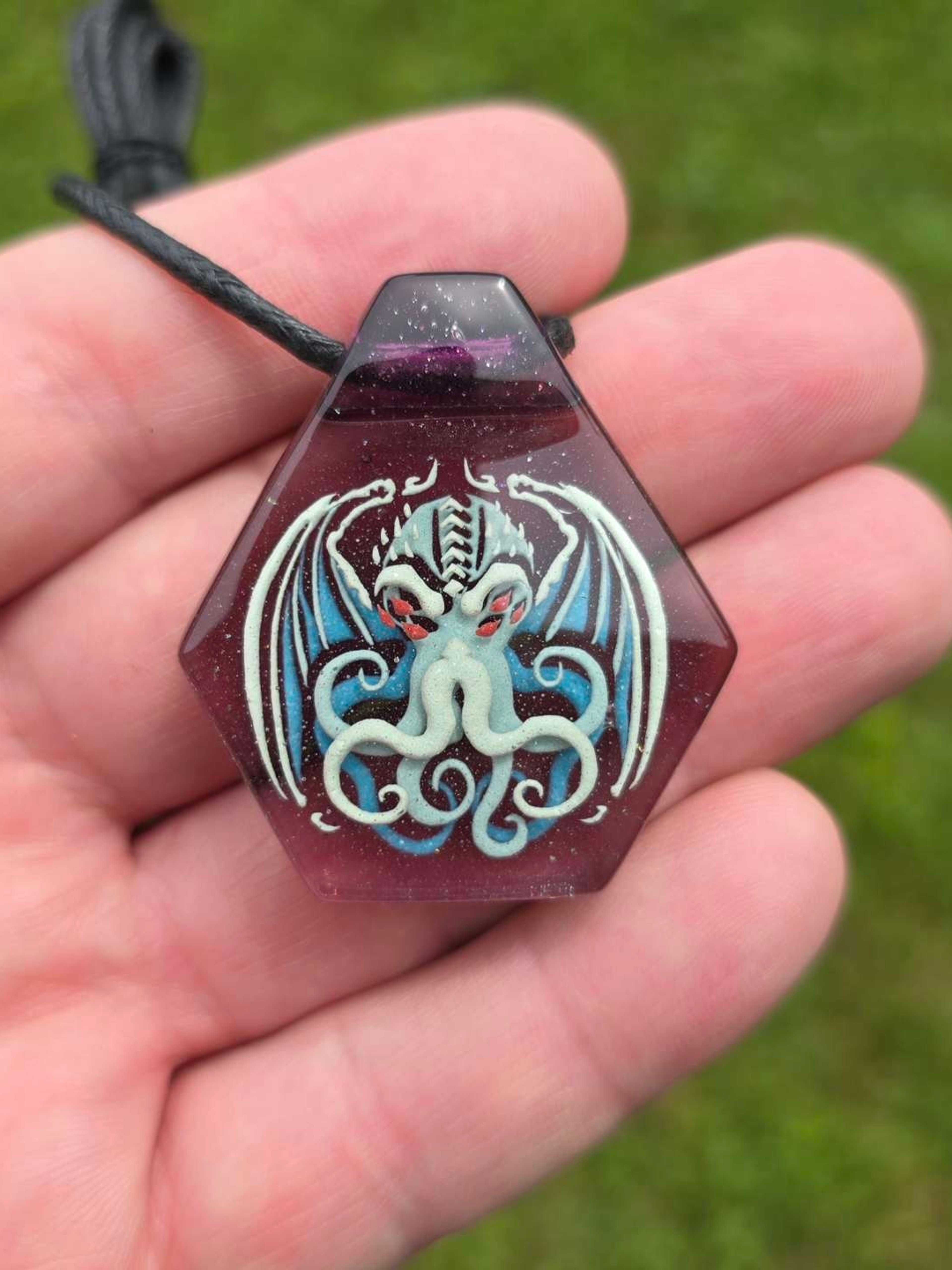 Preview pic of Cthulhu Layered Glow Pendant