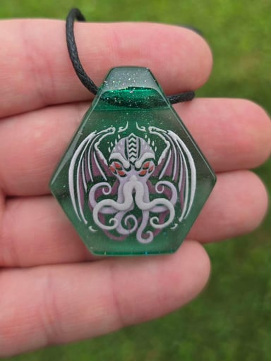 Preview pic of Cthulhu Layered Glow Pendant