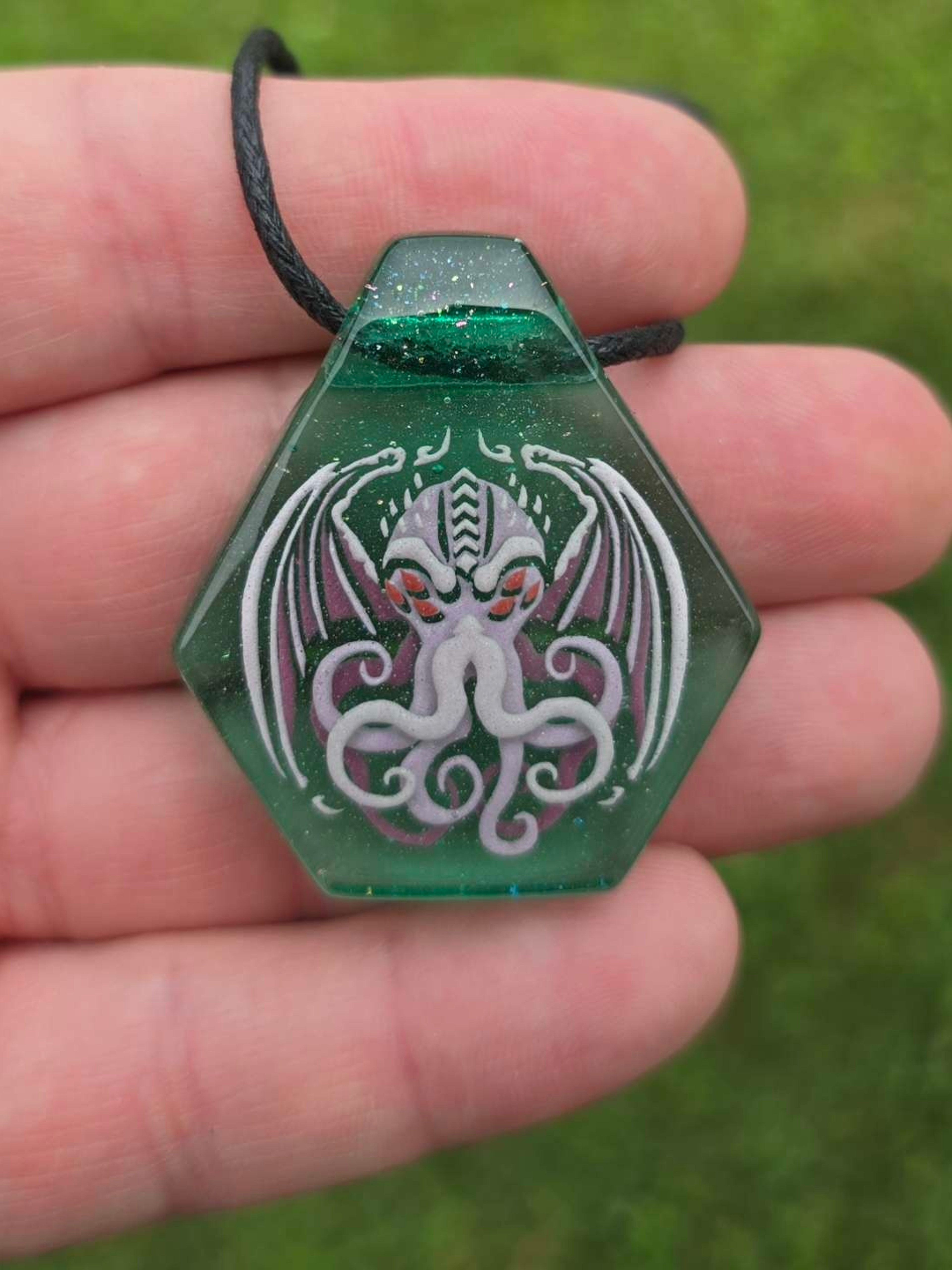Preview pic of Cthulhu Layered Glow Pendant