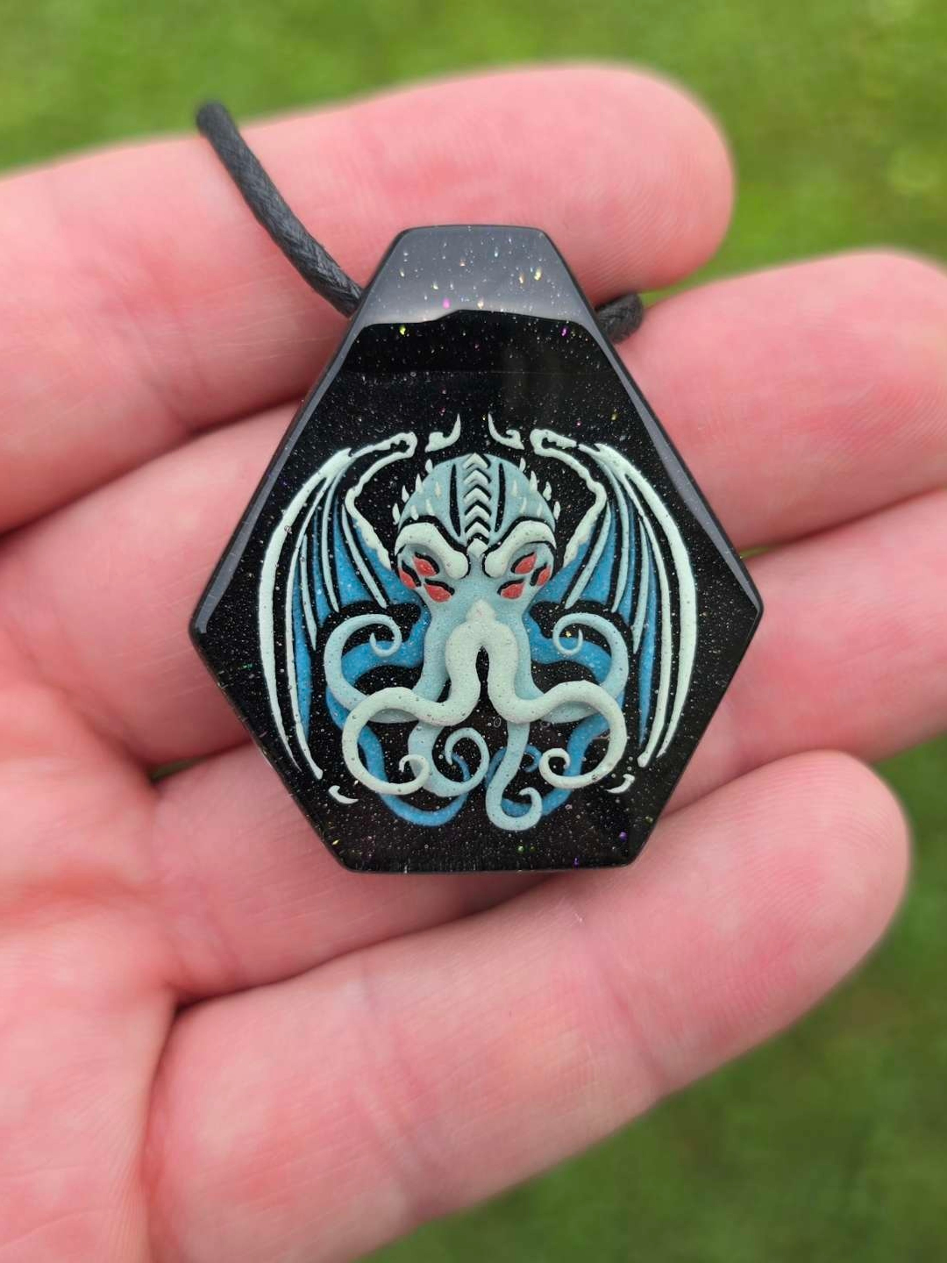 Preview pic of Cthulhu Layered Glow Pendant