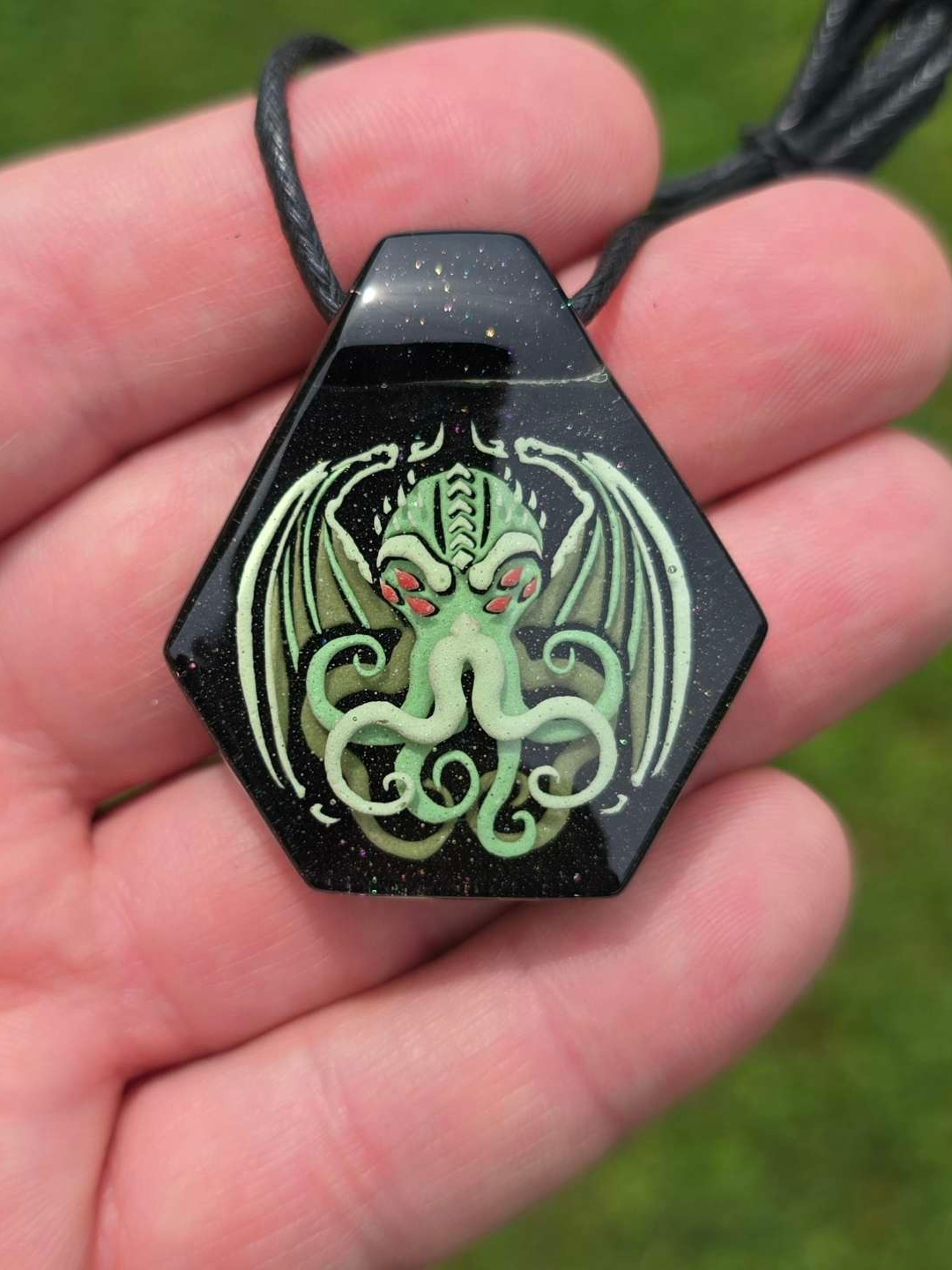 Preview pic of Cthulhu Layered Glow UV Pendant