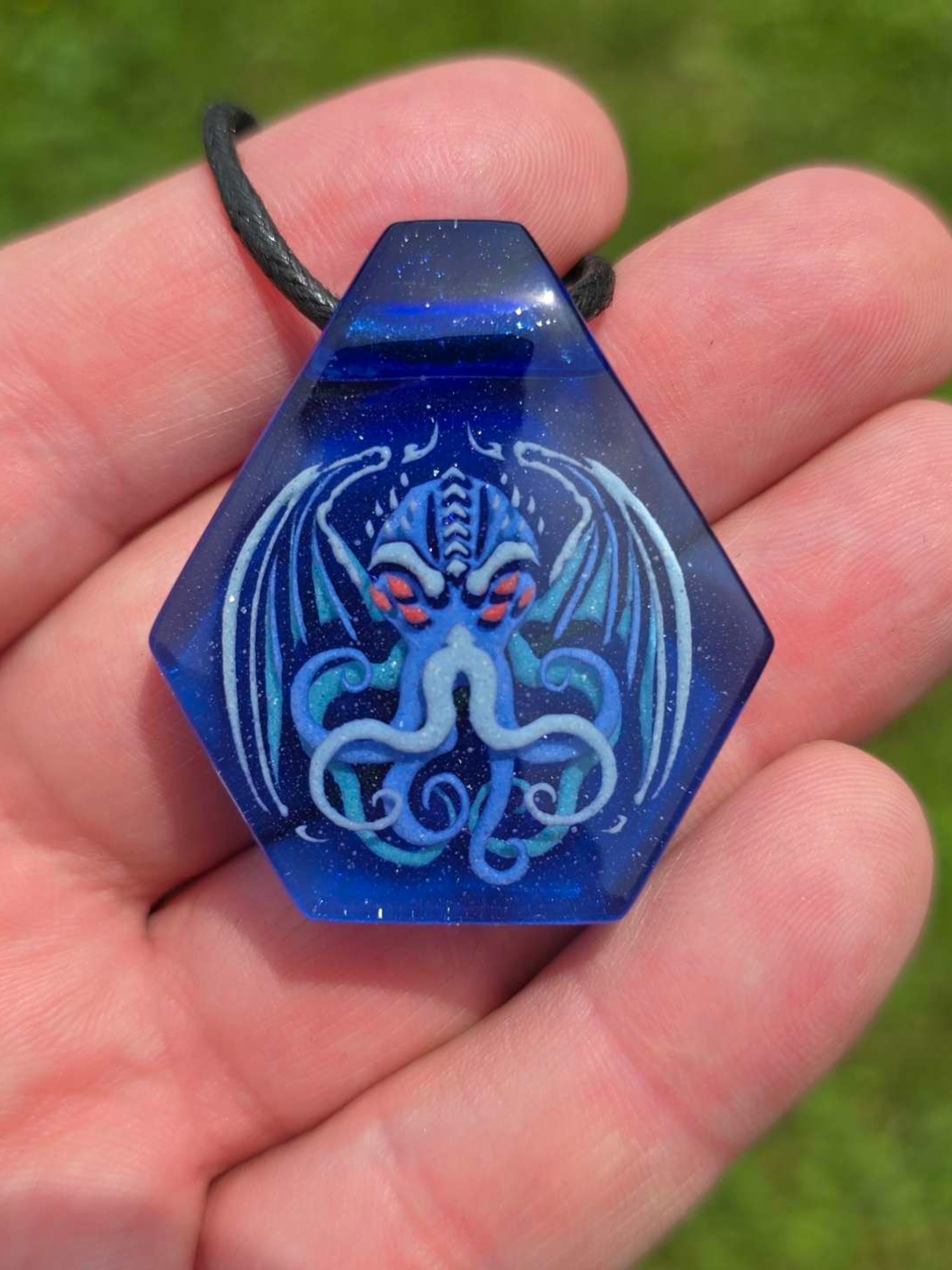 Preview pic of Cthulhu Layered Glow Pendant