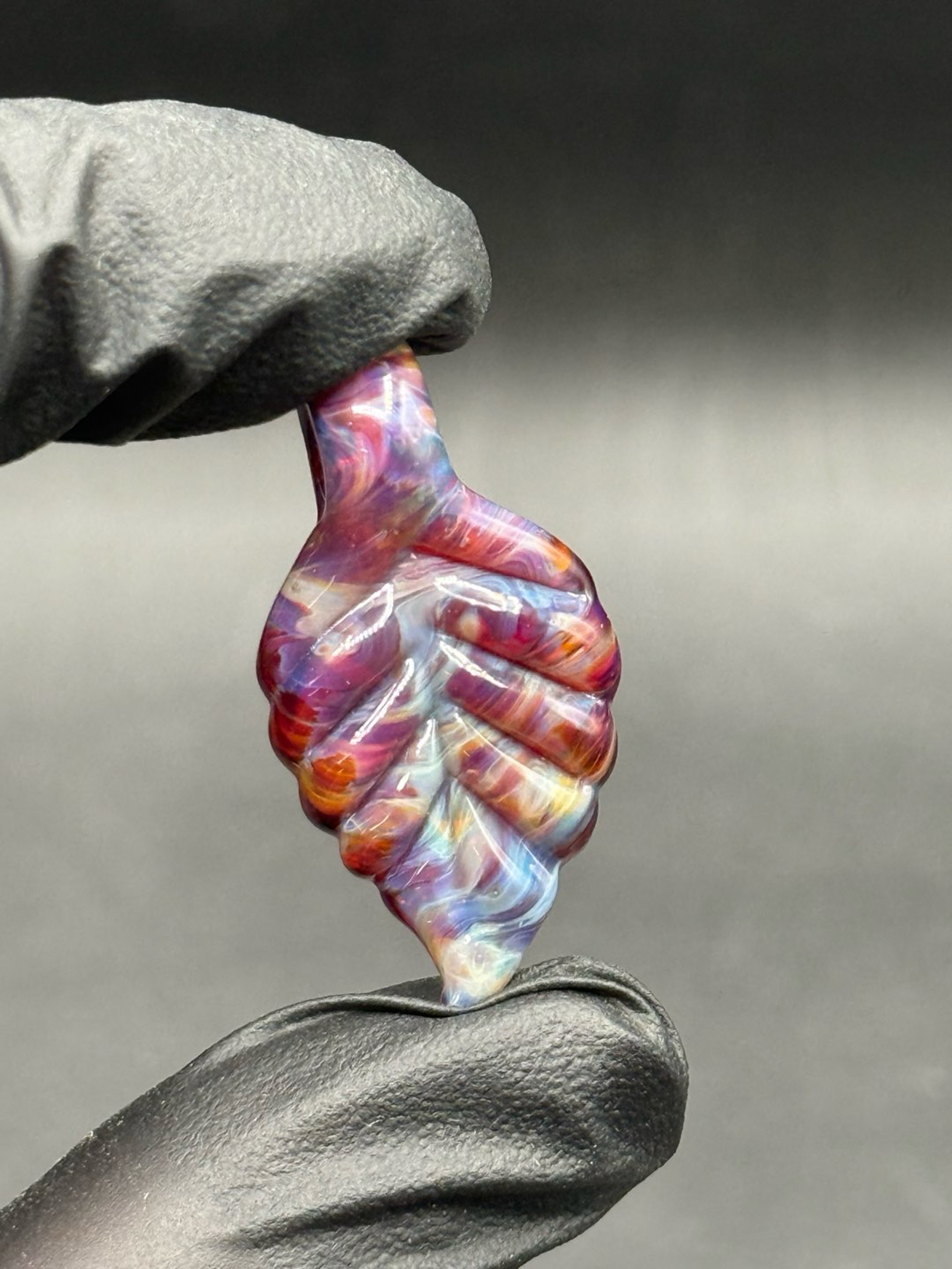 Preview pic of Leaf pendant
