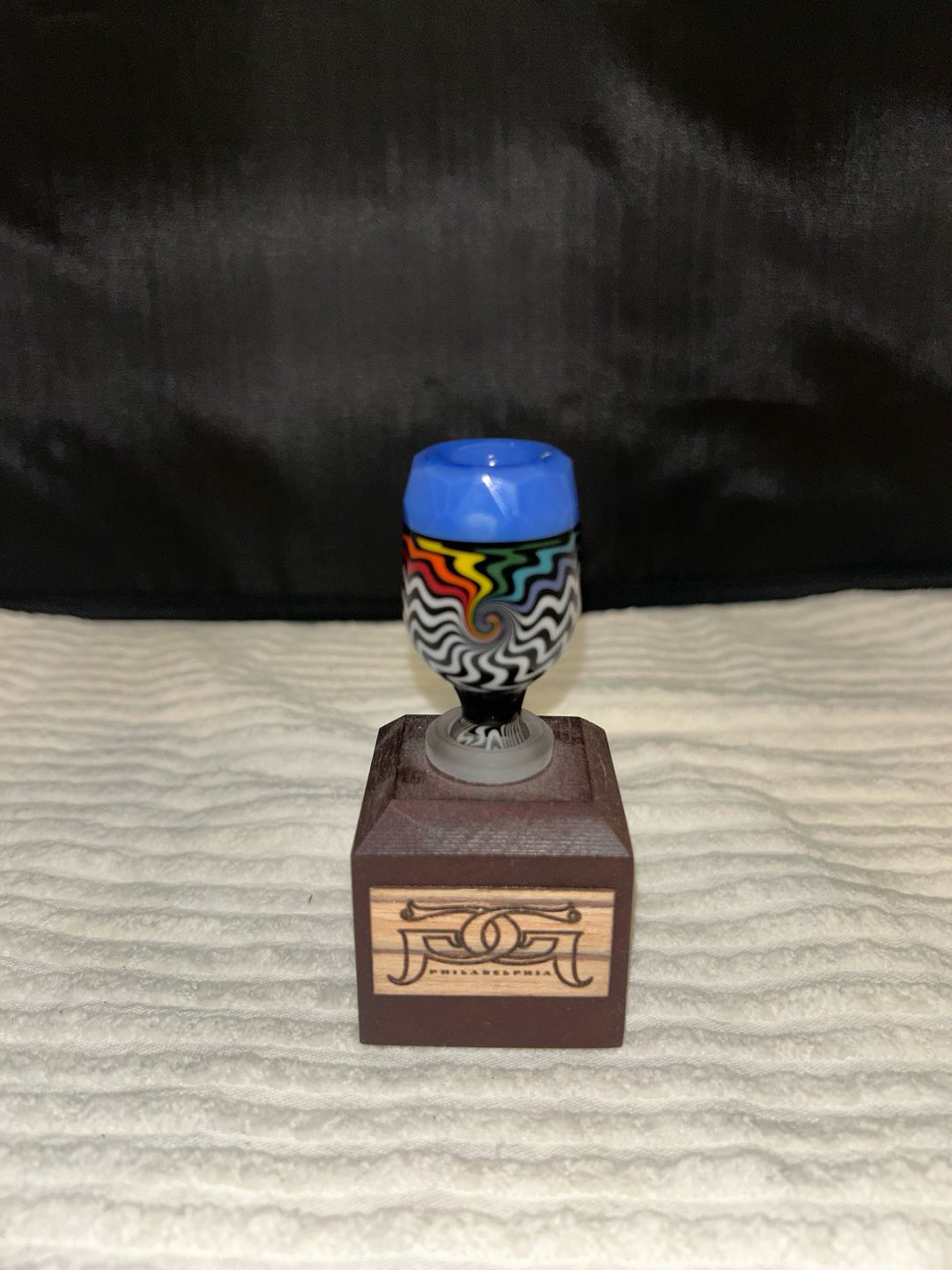 Preview pic of Goldman Glass x CakeEater Rainbow Faceted Slide