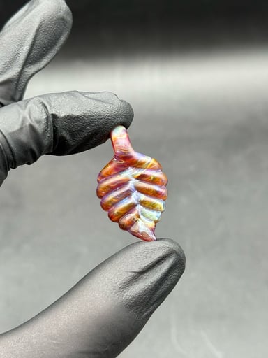 Preview pic of Leaf pendant