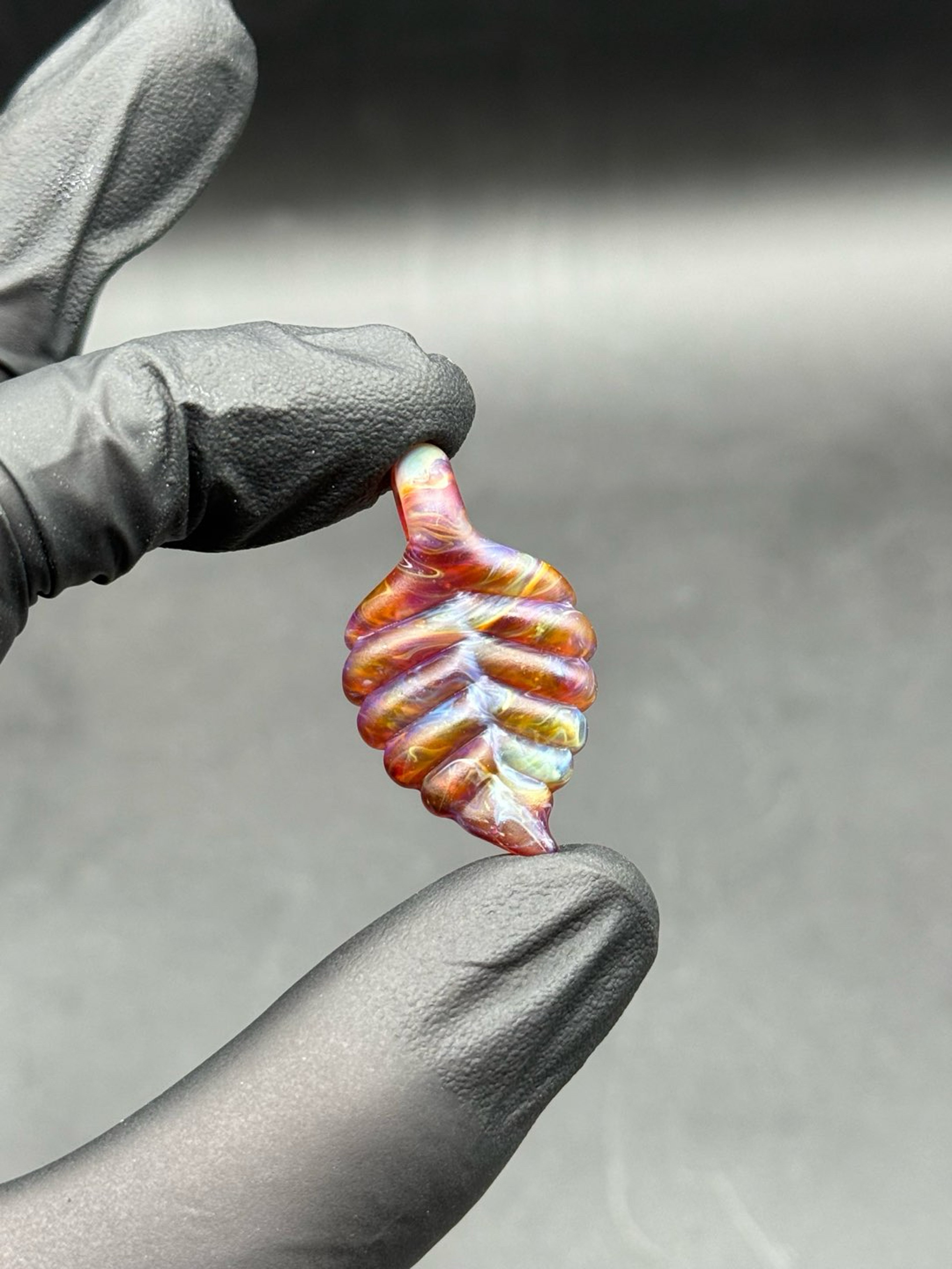 Preview pic of Leaf pendant