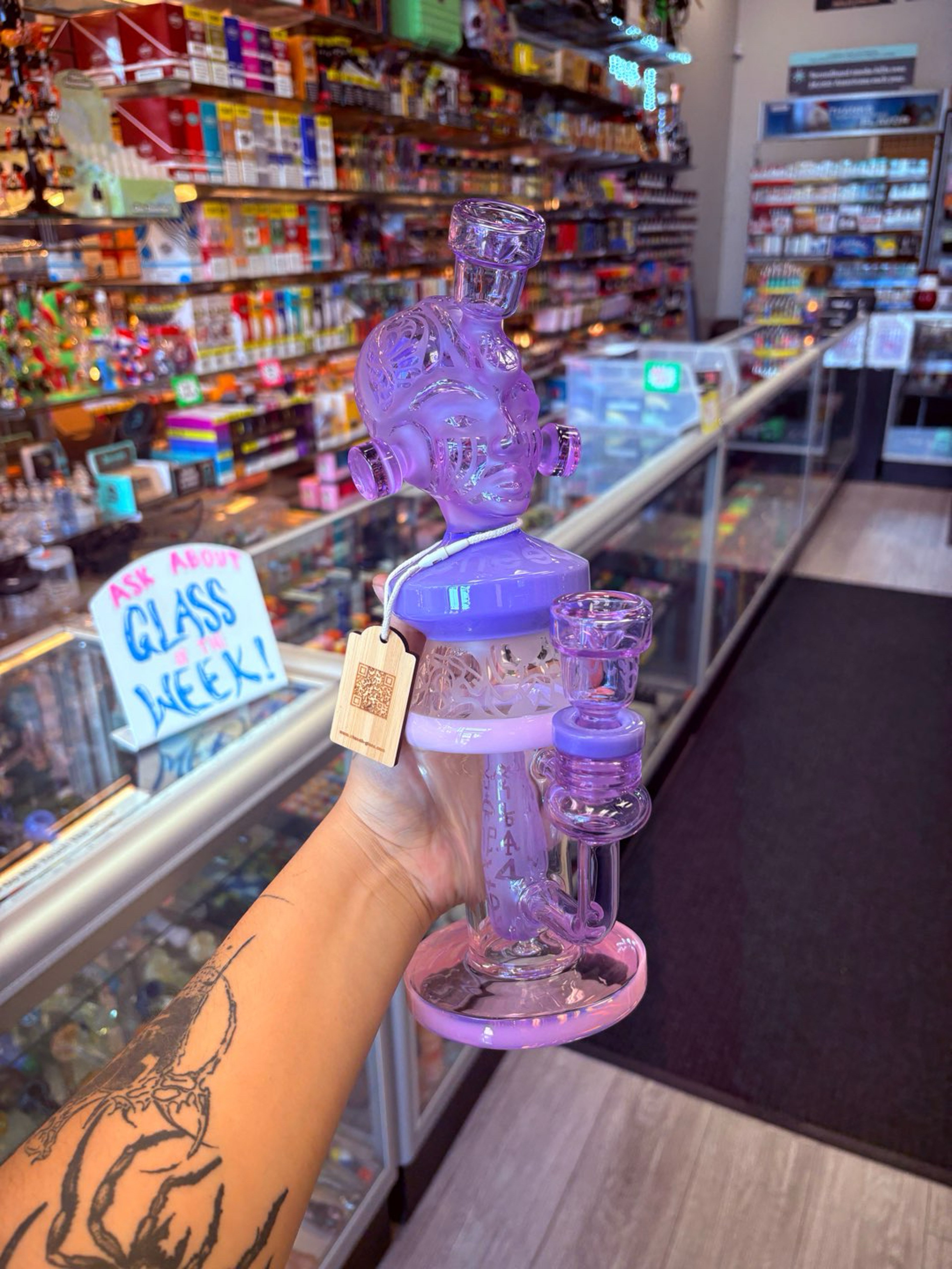 Preview pic of high priestess cheech glass
