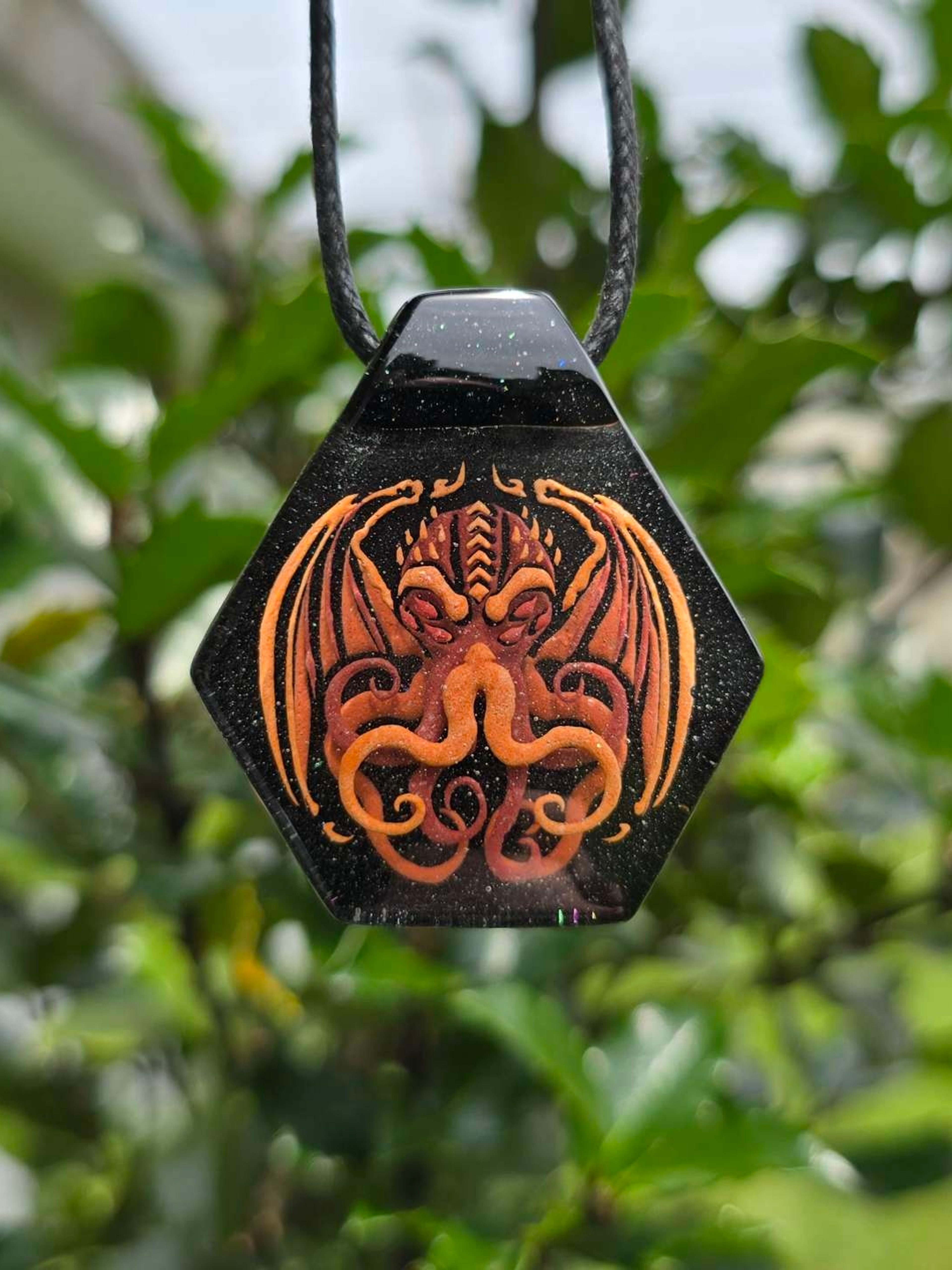 Preview pic of Cthulhu Layered Glow Pendant