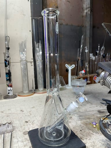 Preview pic of 44x16” tall piramid beaker, comes with adapter to use the bowl without steam