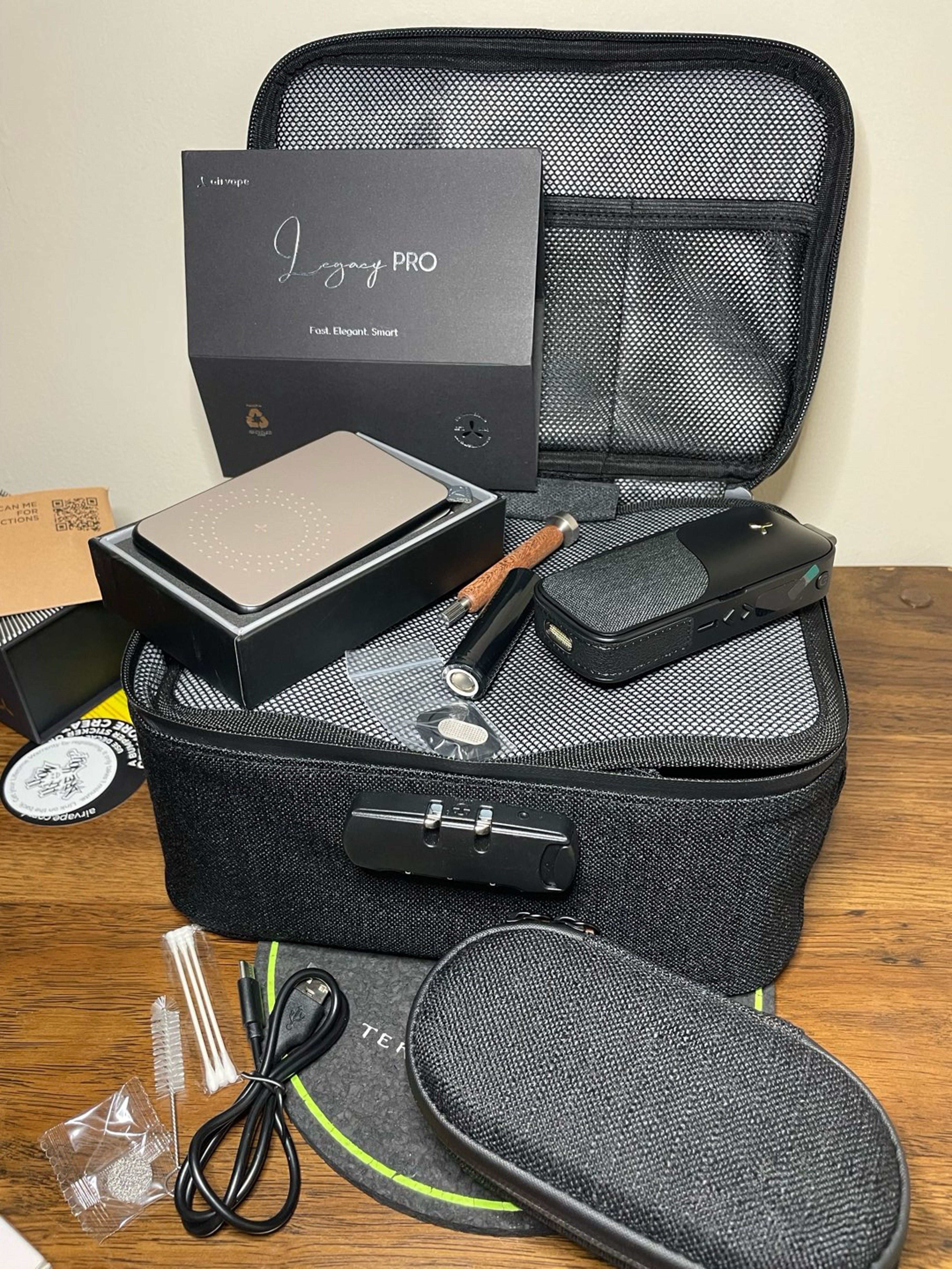 Preview pic of Airvape Apollo Legacy Pro dry herb vaporizer kit