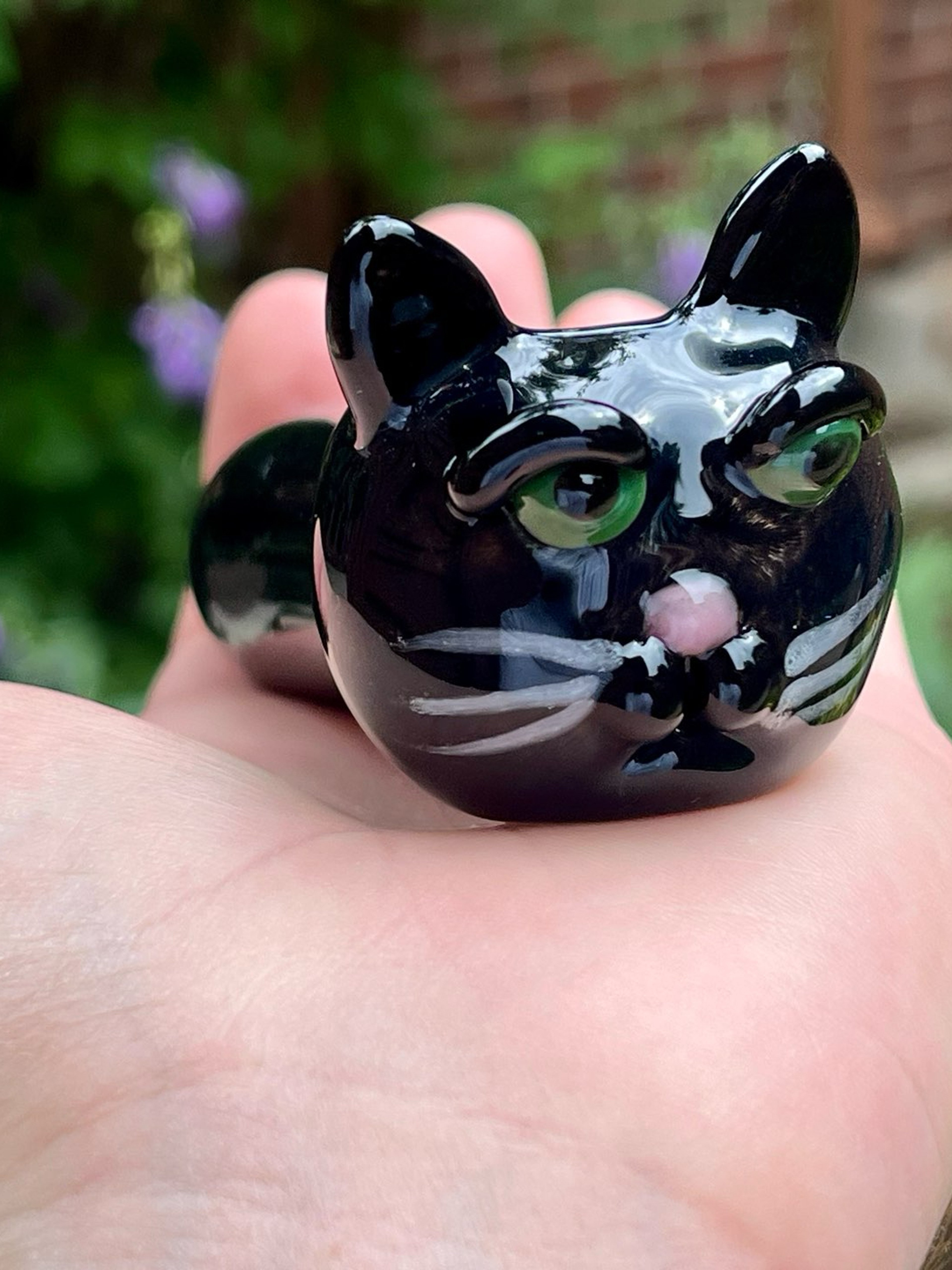 Preview pic of Black cat with green eyes pipe.