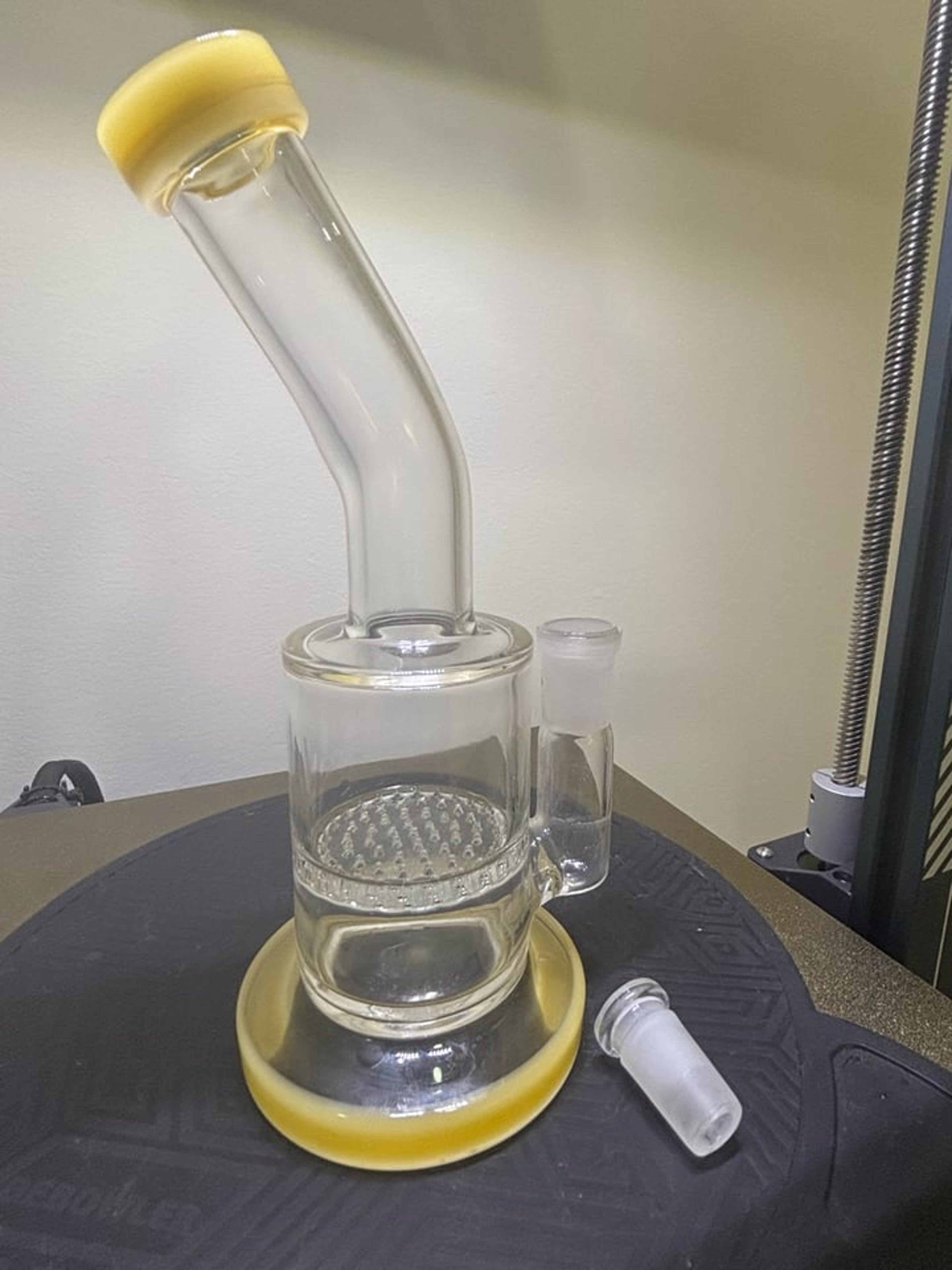Preview pic of Honeycomb Perc Rig + 14mm to 10mm Adapter — MINT 💨 (OBO!)