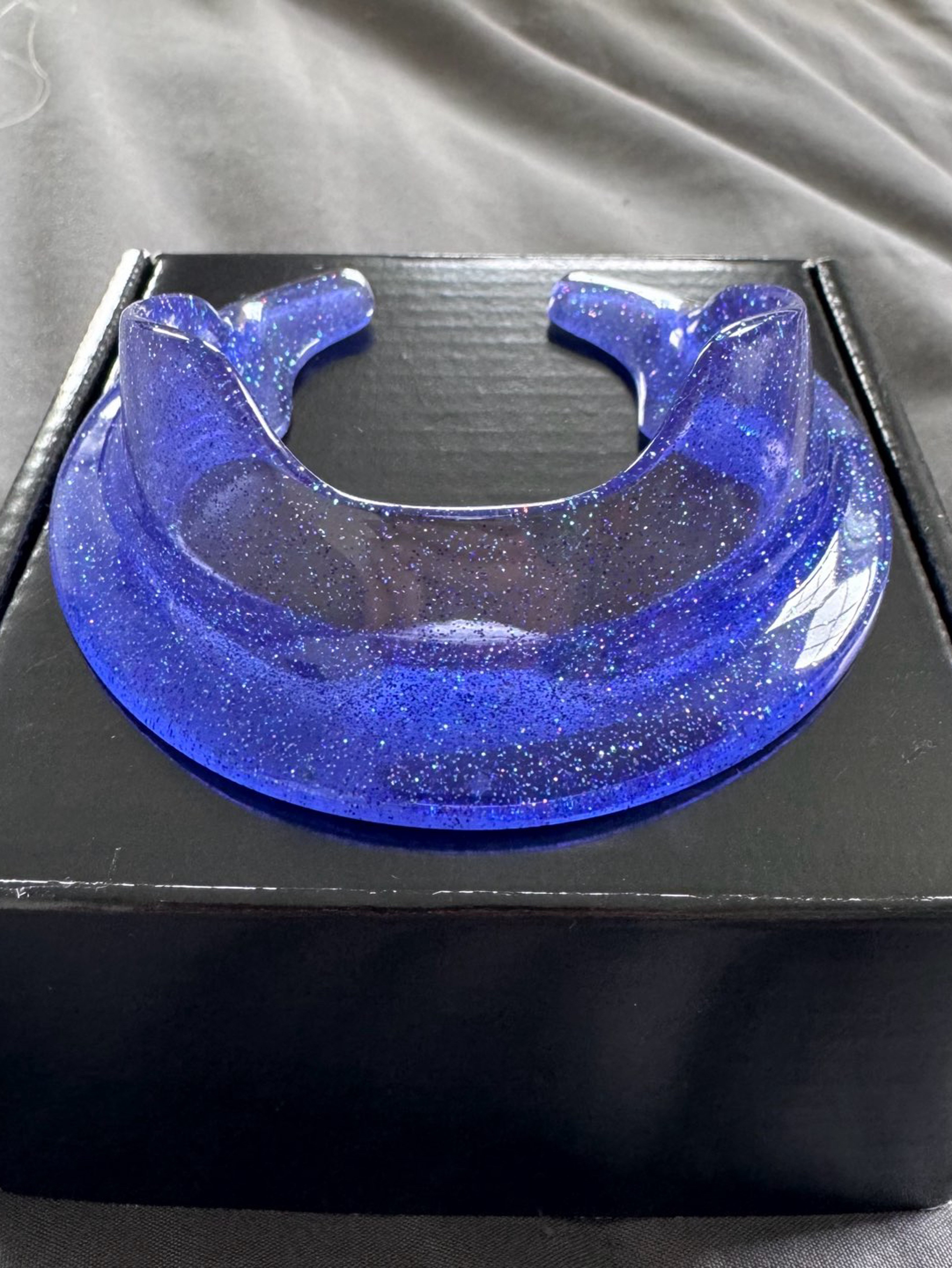 Preview pic of TX Carbon Fab custom high strength crushed opal “royal Jam“ resin peak base