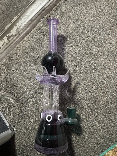 Preview pic of Purple and Black Skinny bong