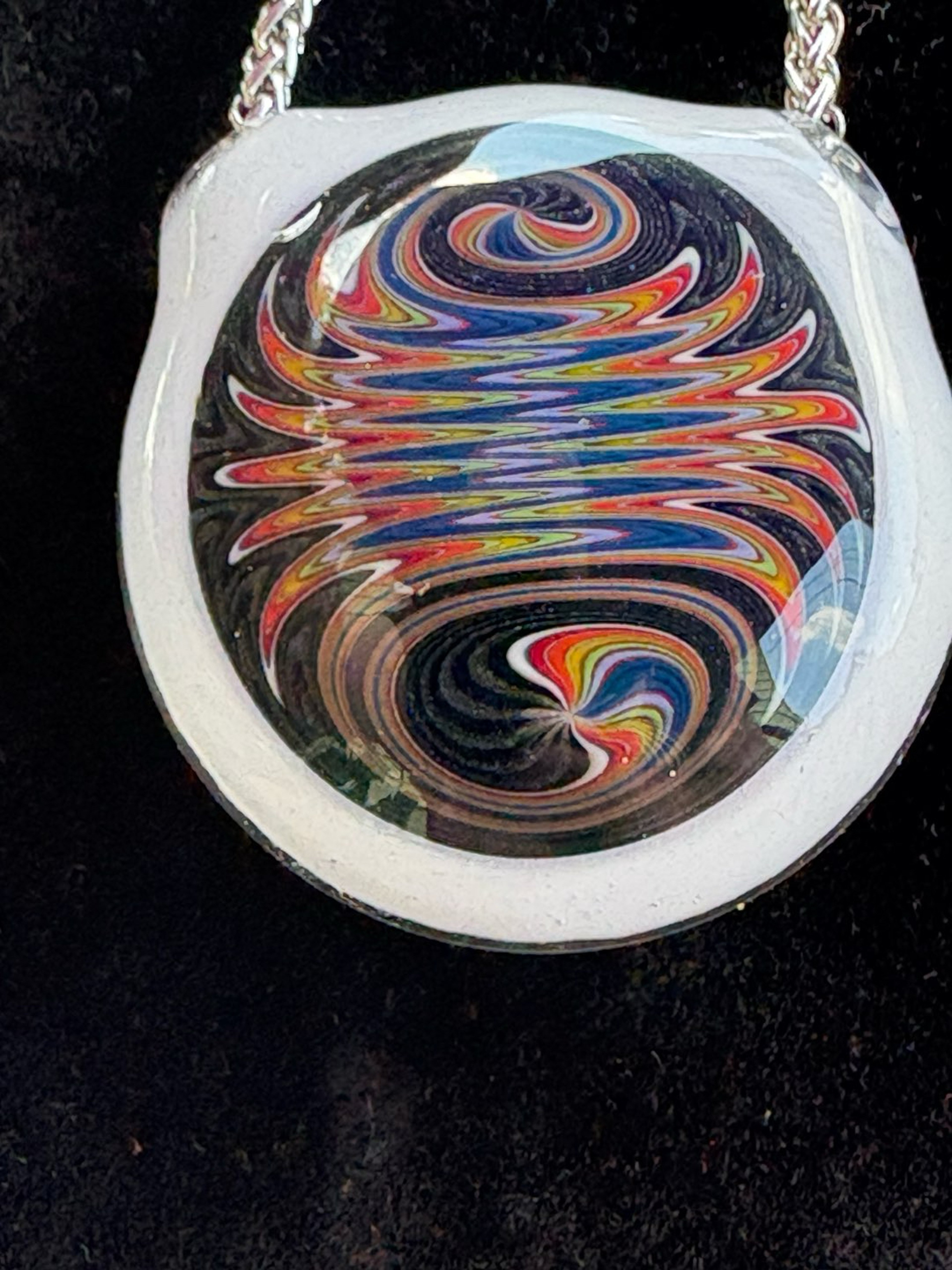 Preview pic of 2025  UV Reversal  pendant