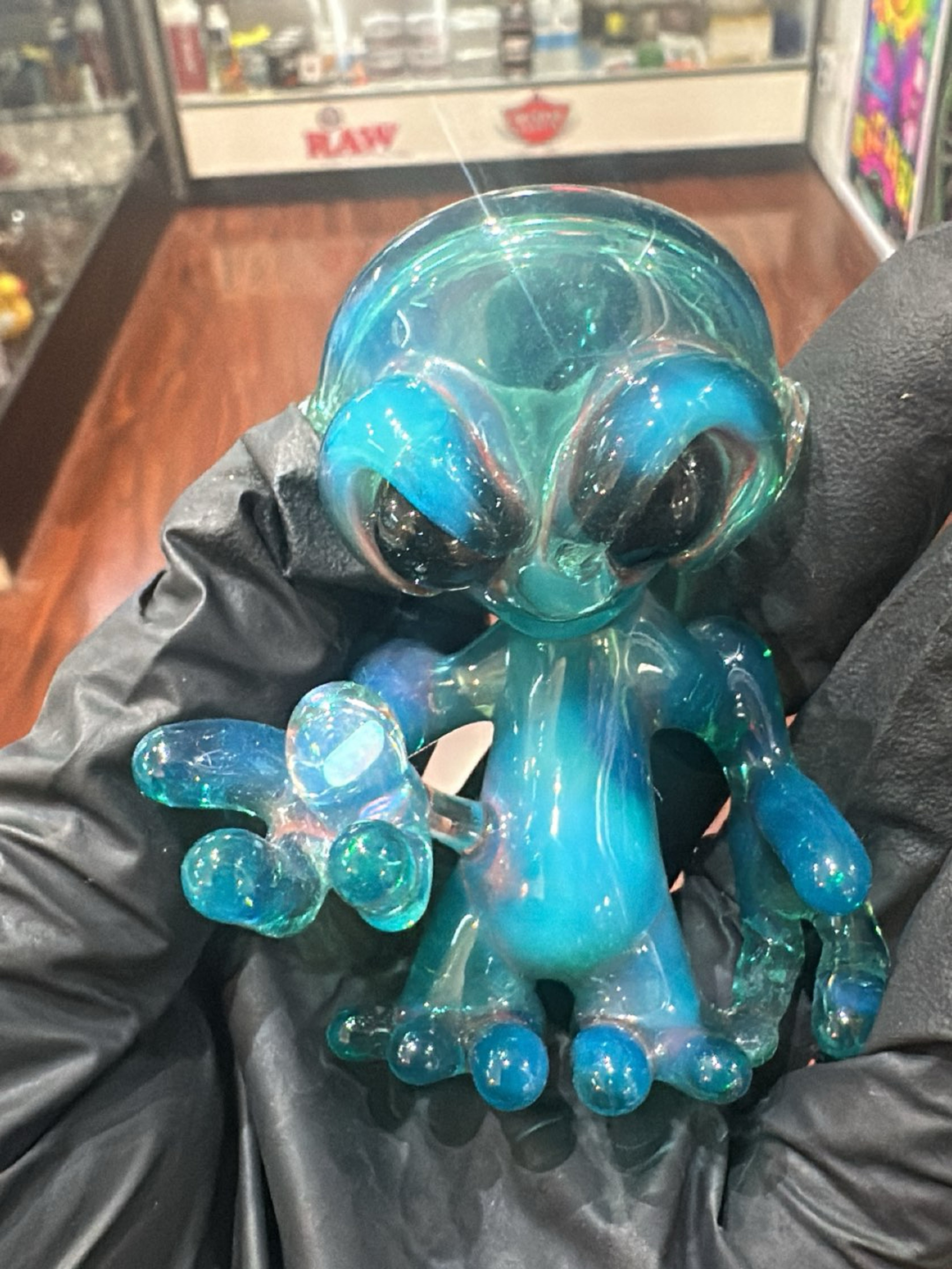 Preview pic of Alsboro alien pendy with opal
