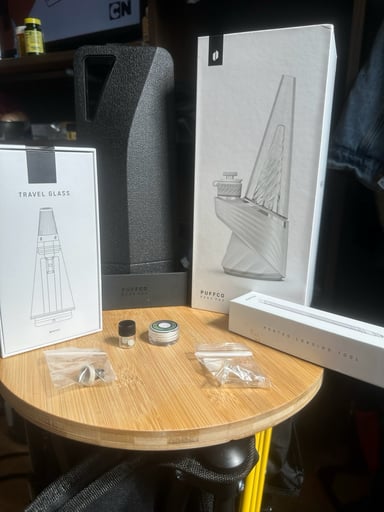 Preview pic of Puffco peak pro 2.0 Bundle (pearl)