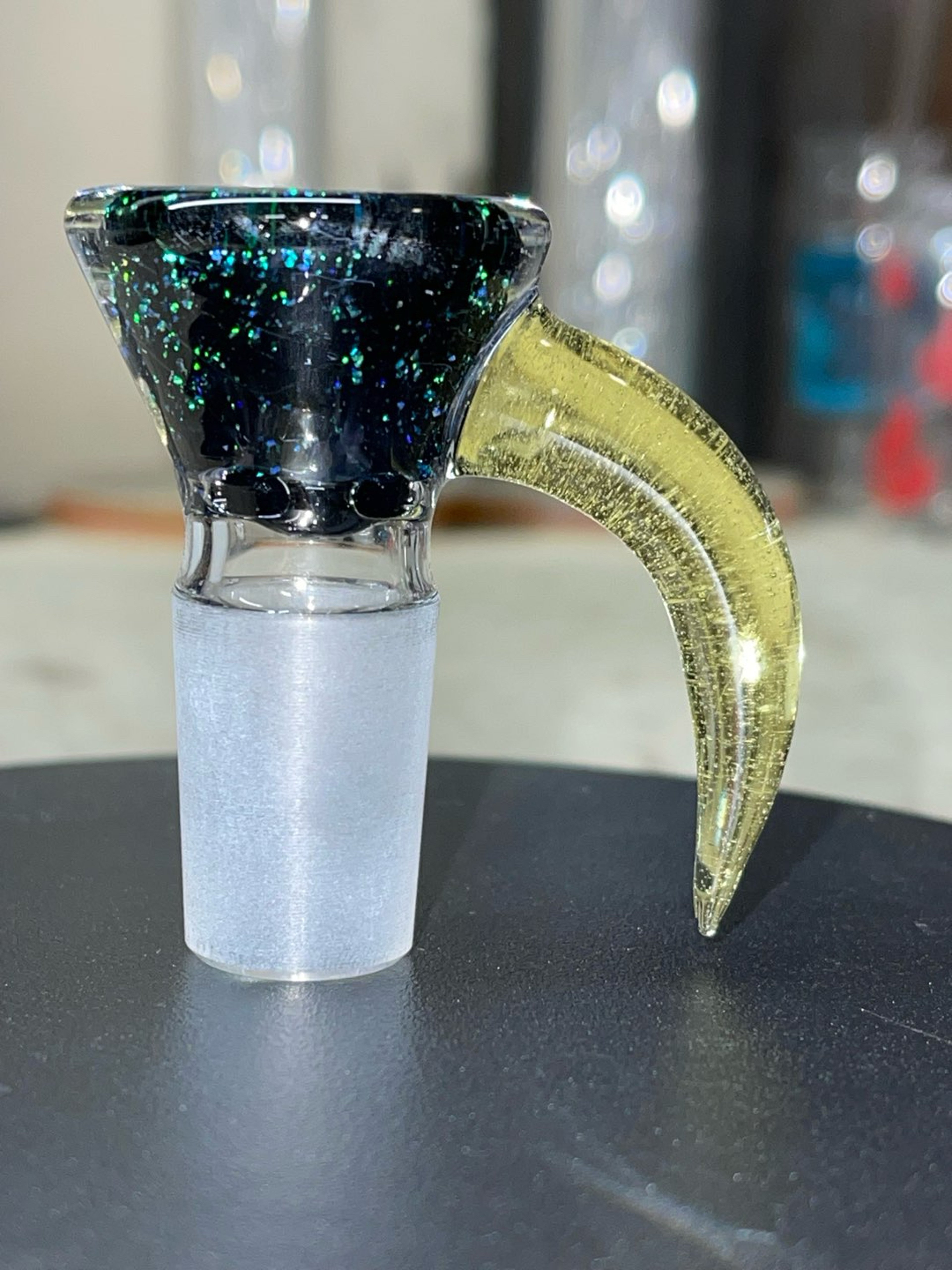Preview pic of 18mm, crushed opal bowl, serum cfl horn, 4 holes