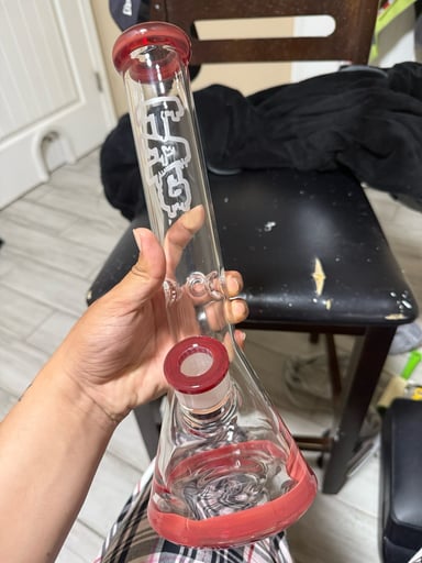 Preview pic of THICK ASS GLASS BONG