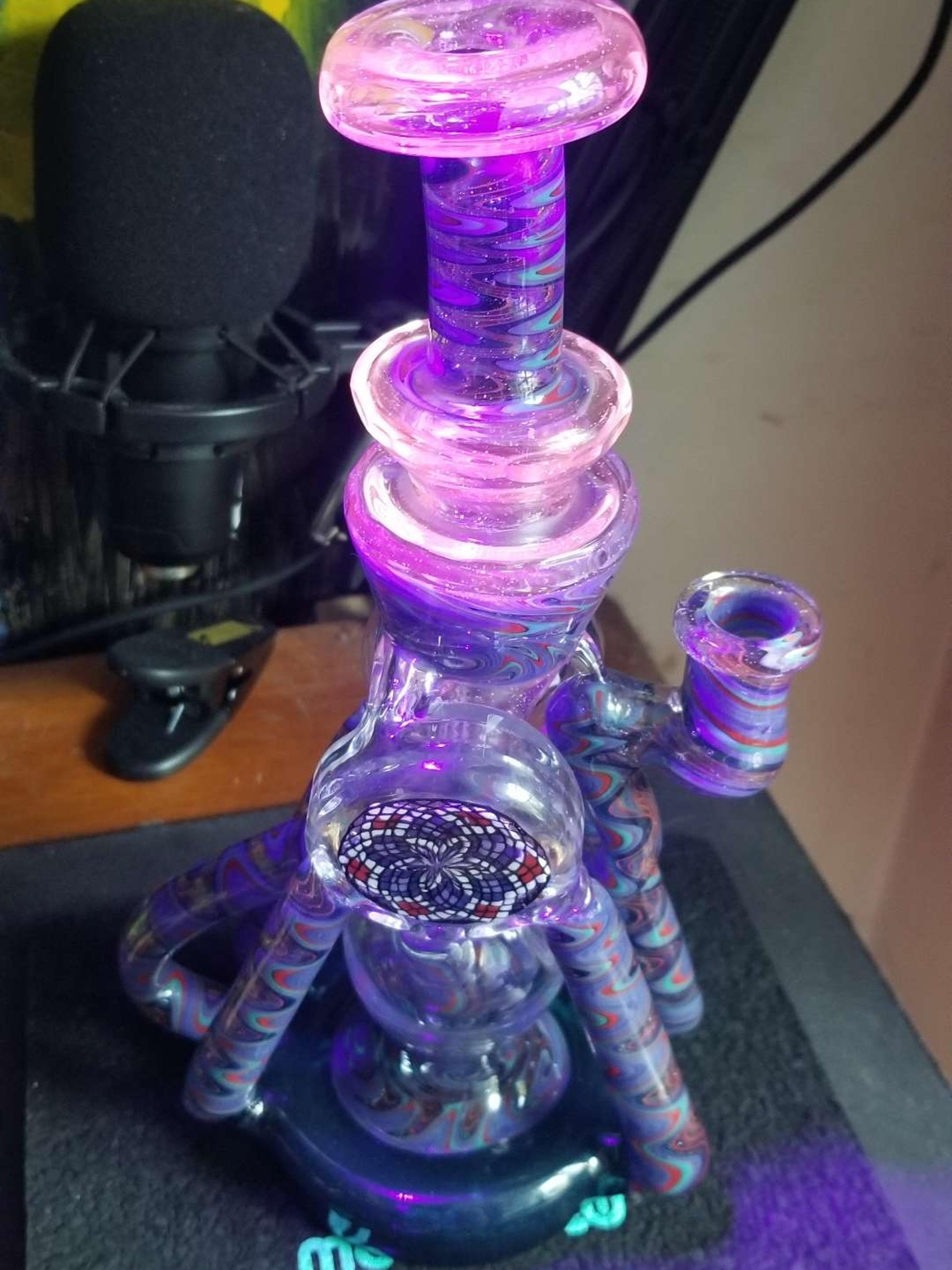 Preview pic of UV Faceted Retticello Wig Wag Recycler