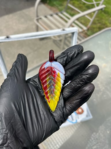 Preview pic of Giant Leaf Pendant