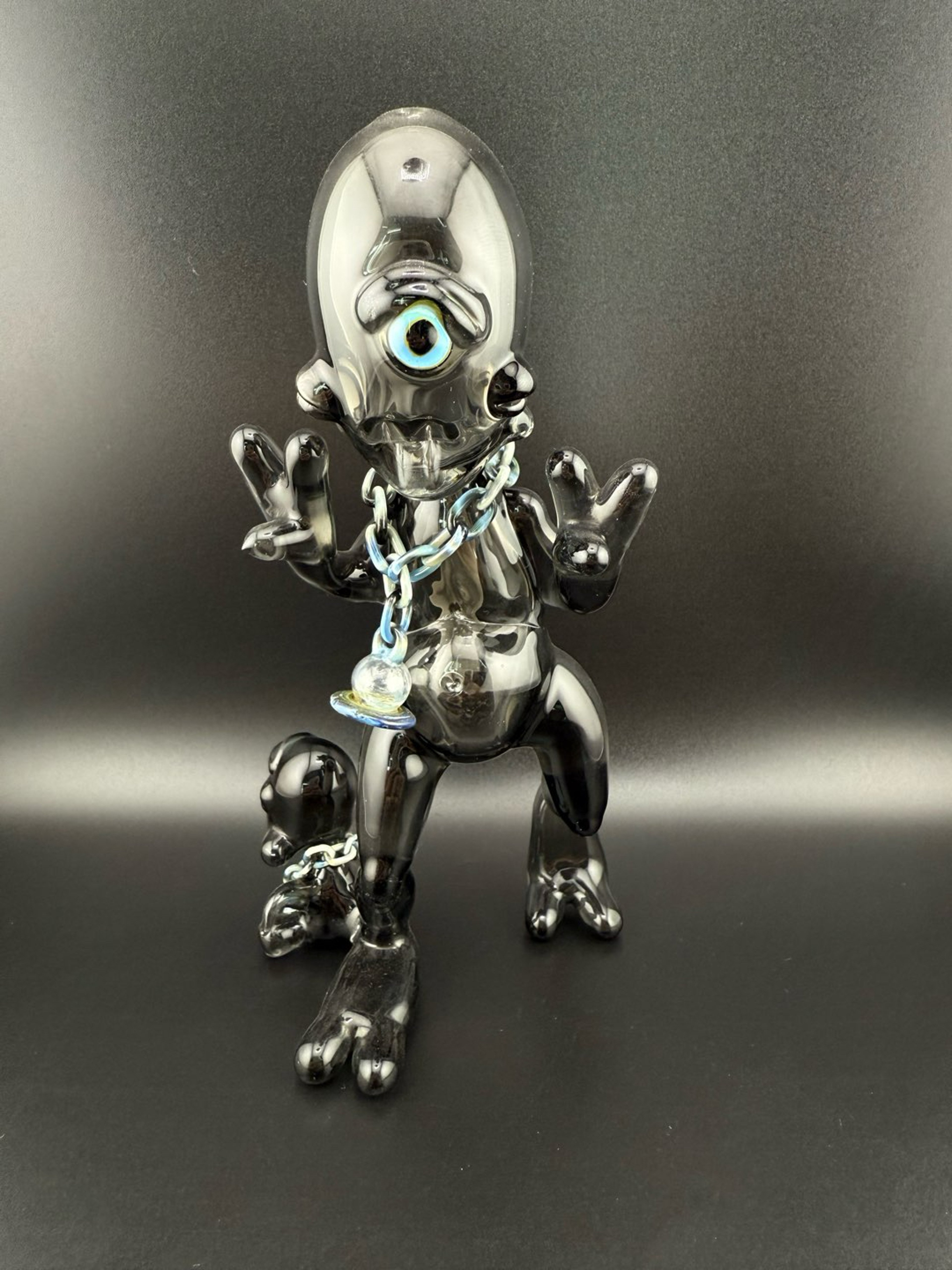 Preview pic of Amorphous Symphony X Cbxd Alien Sculpture