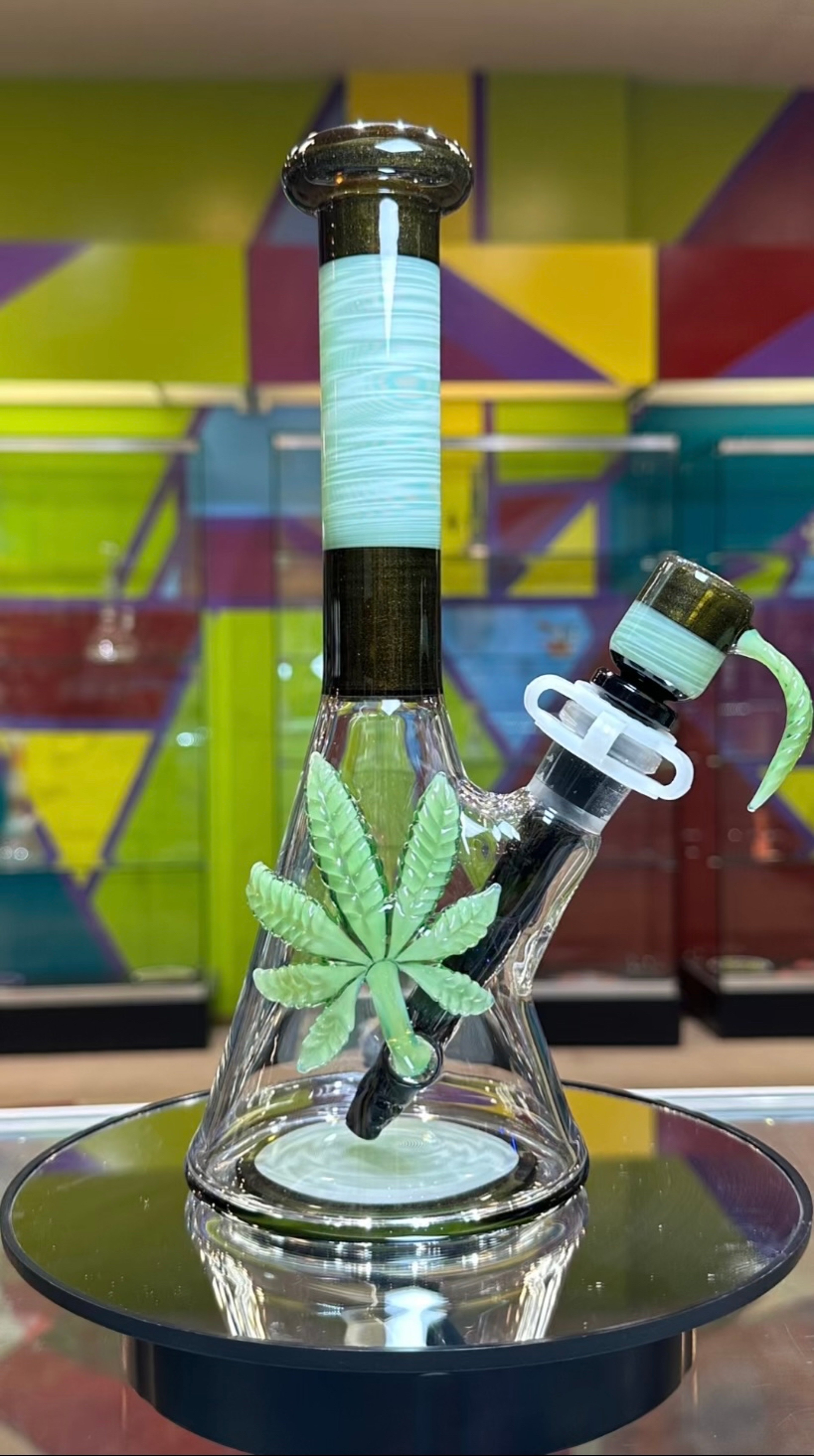 Preview pic of 3D Morie Pattern Leaf Beaker w/ Slide