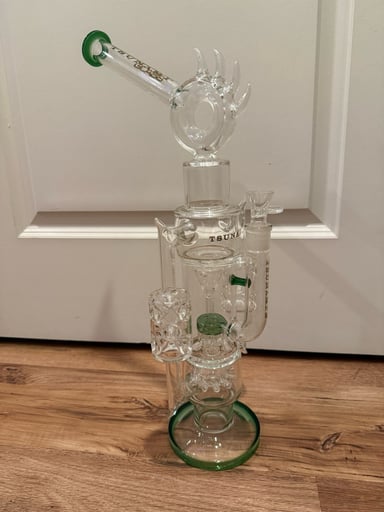 Preview pic of Tsunami Glass 3 perc