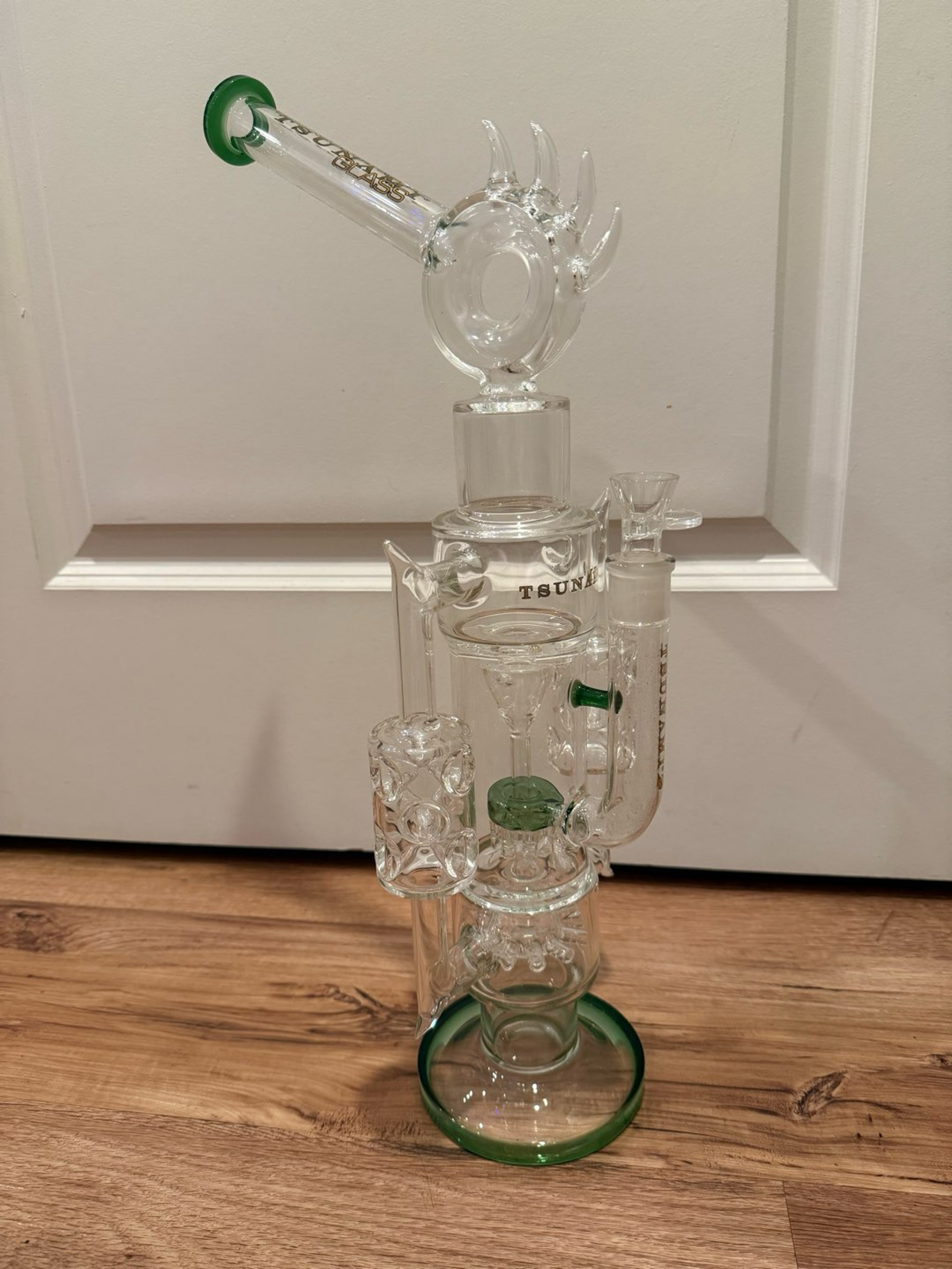 Preview pic of Tsunami Glass 3 perc