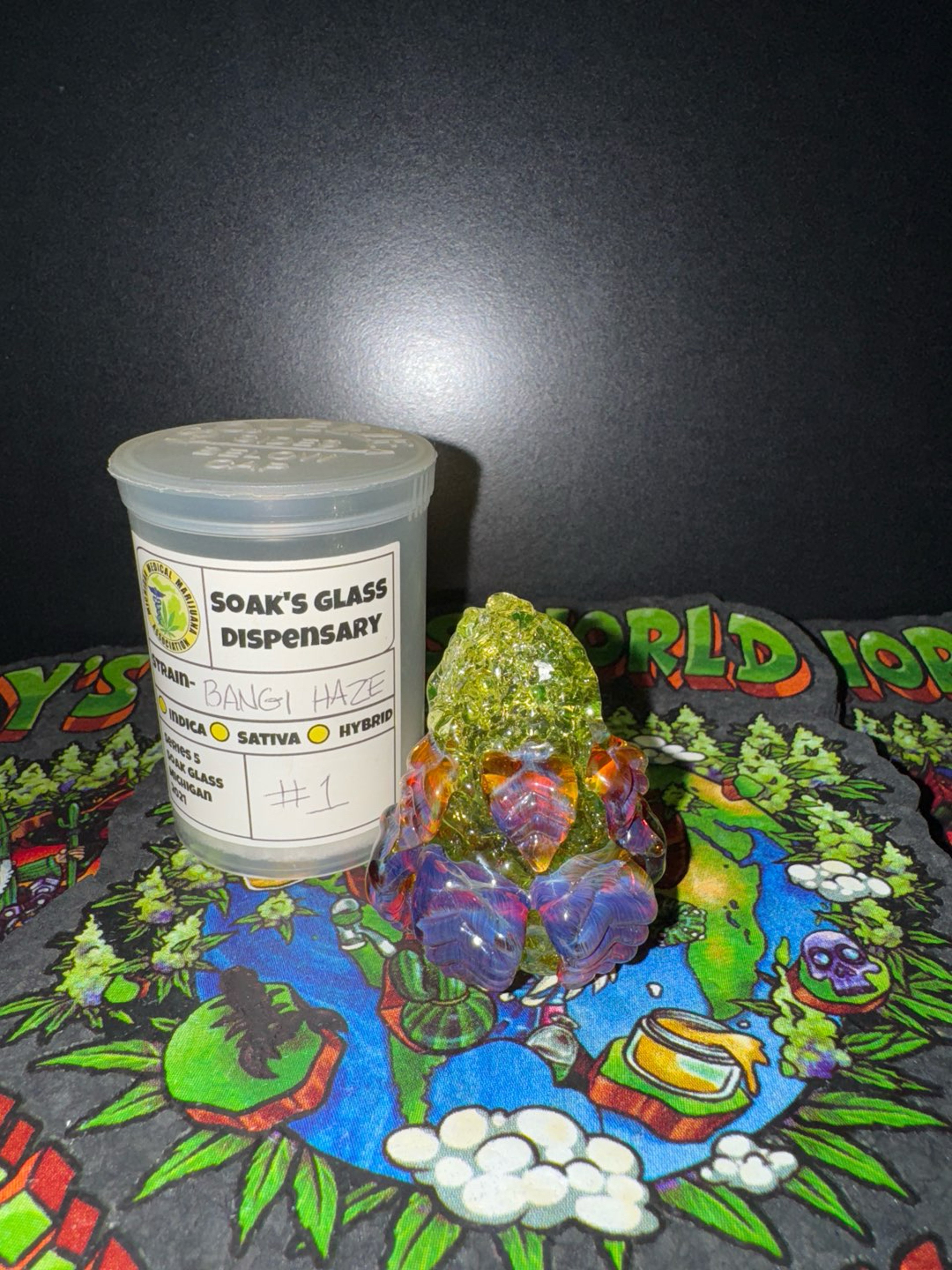 Preview pic of Soaks, glass pendant