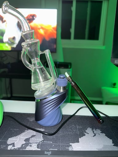 Preview pic of Puffco pro storm limited edition
