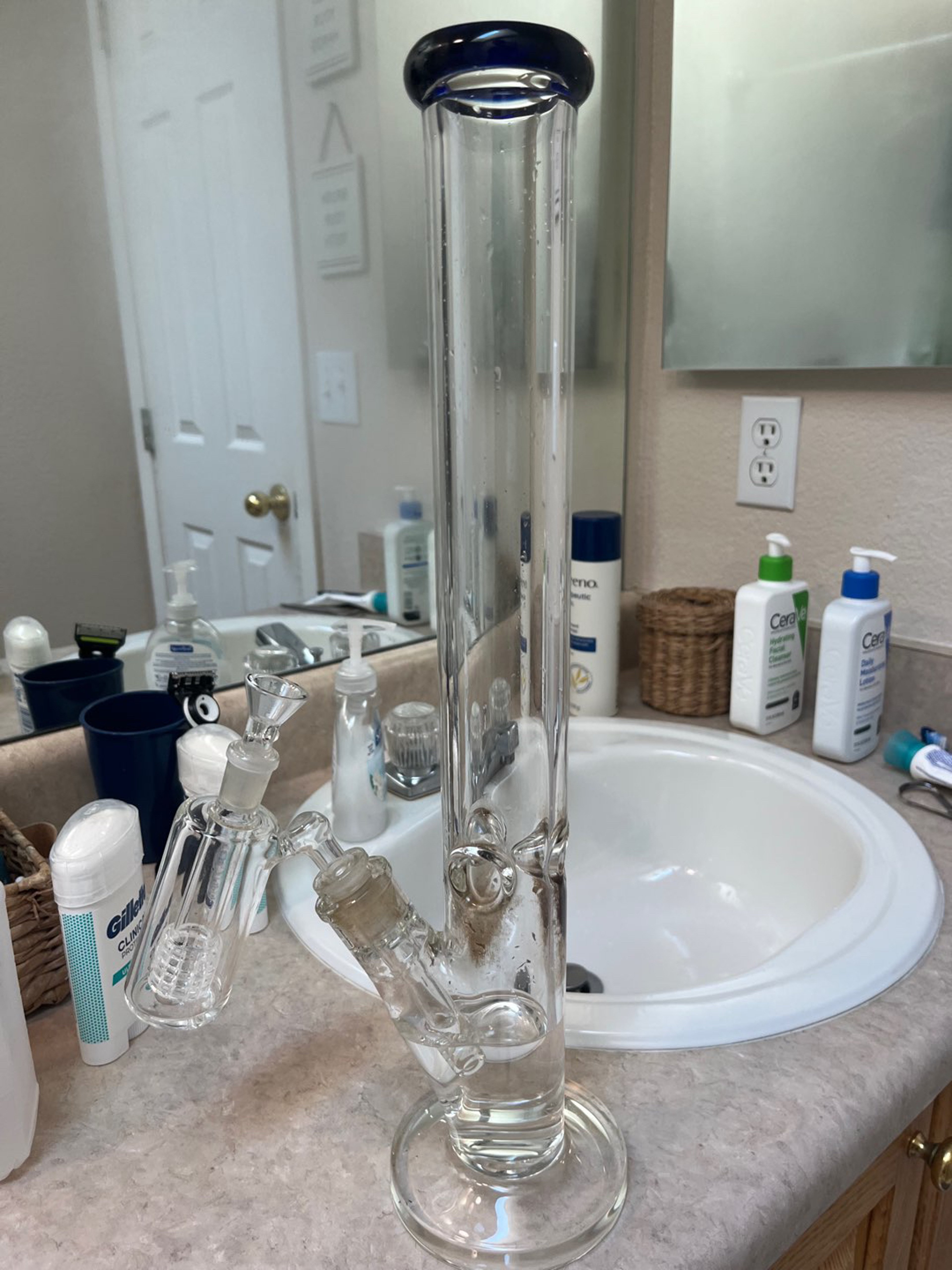 Preview pic of Straight tube bong with ash catcher