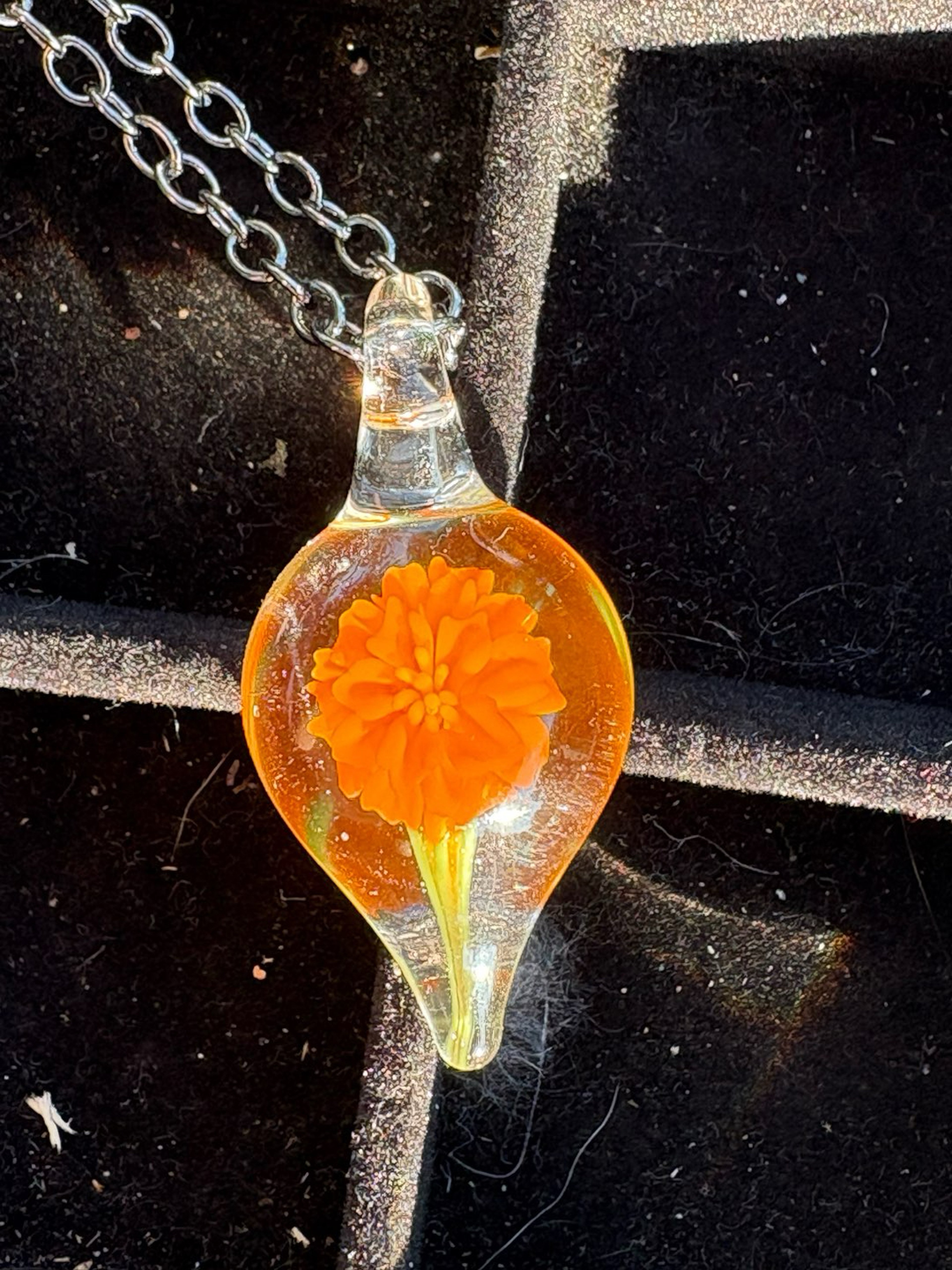 Preview pic of Glass flower pendant  2025