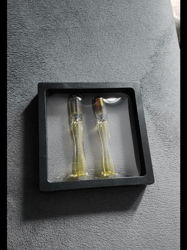 Preview pic of 2pcs one hitter in glass show case