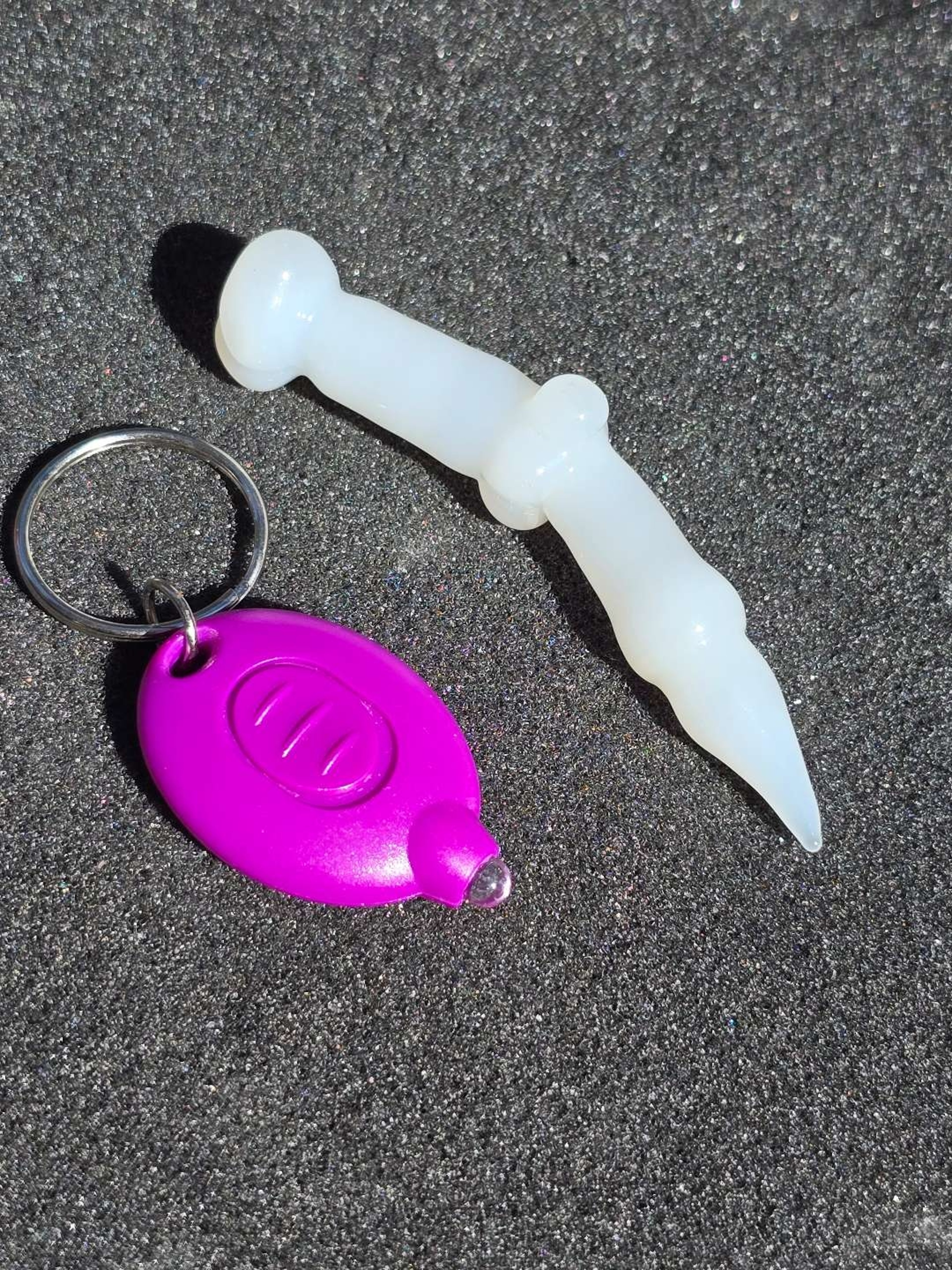 Preview pic of UV Reactive Bone Dabber