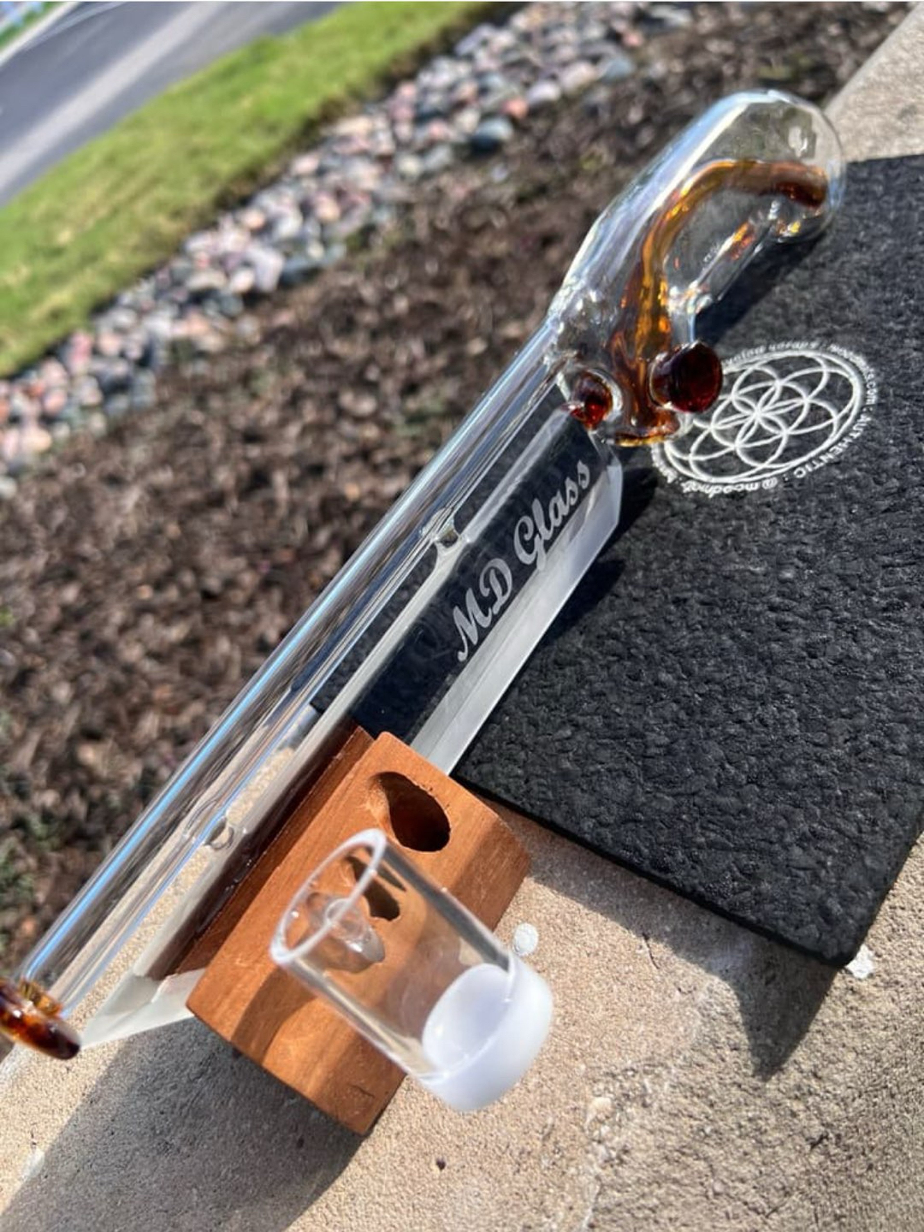 Preview pic of MD Glass Sword Dab Rig