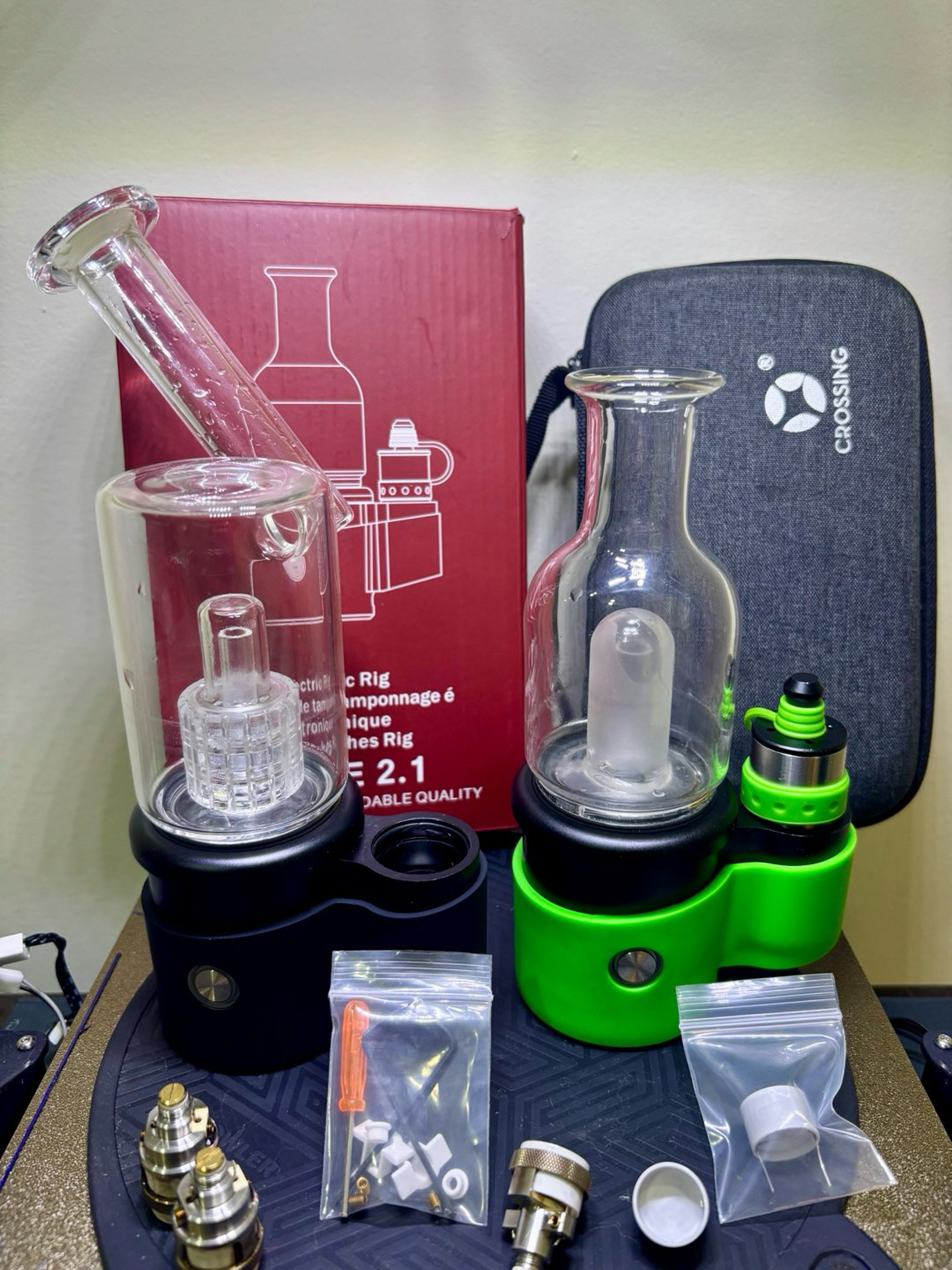 Preview pic of OPEN TO ANY OFFERS: 2x Mint Core 2.1 E-Rigs + Matrix Perc + XL Cups + Cases — Complete Bundle!