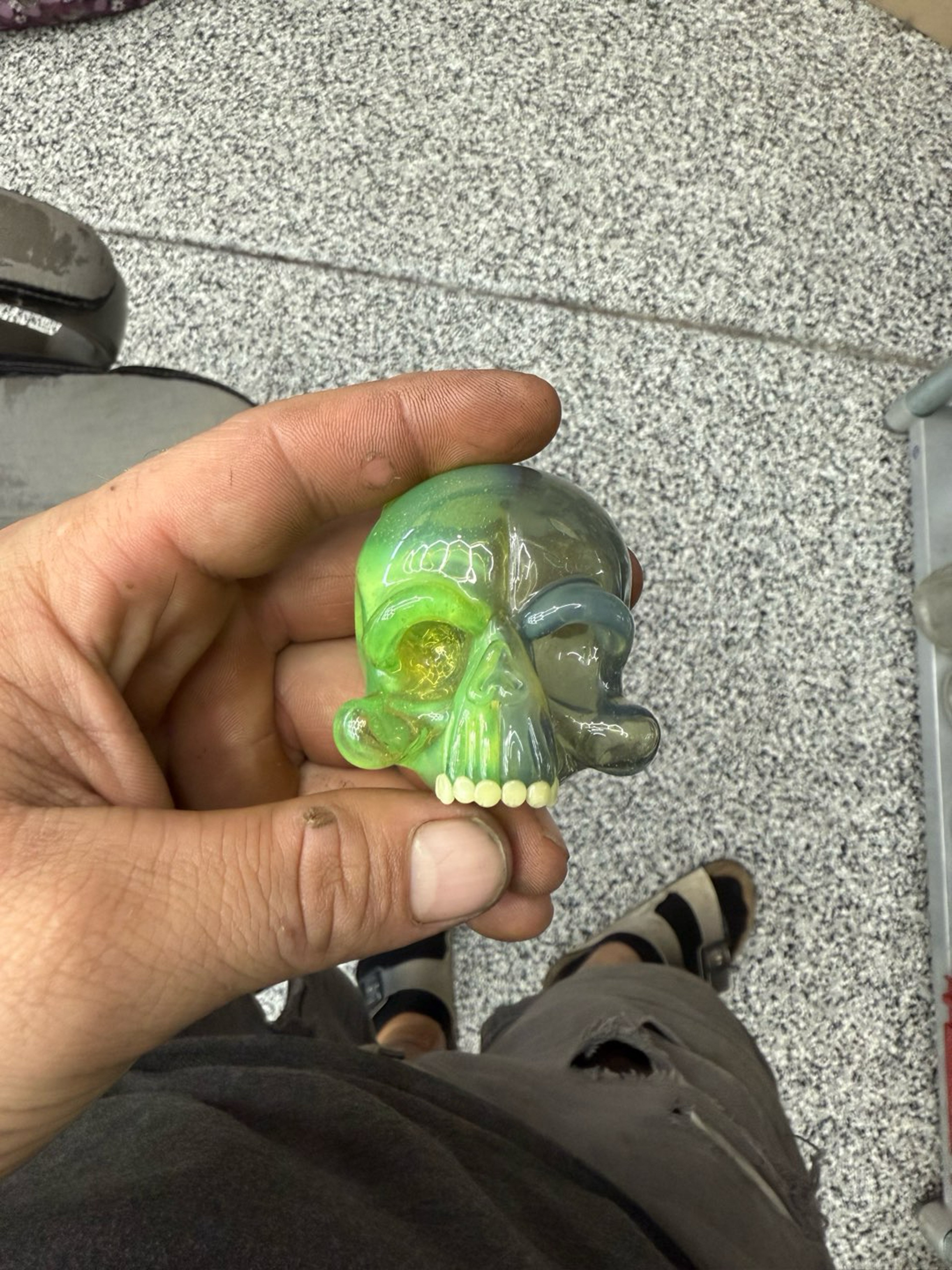Preview pic of Hendy pendant