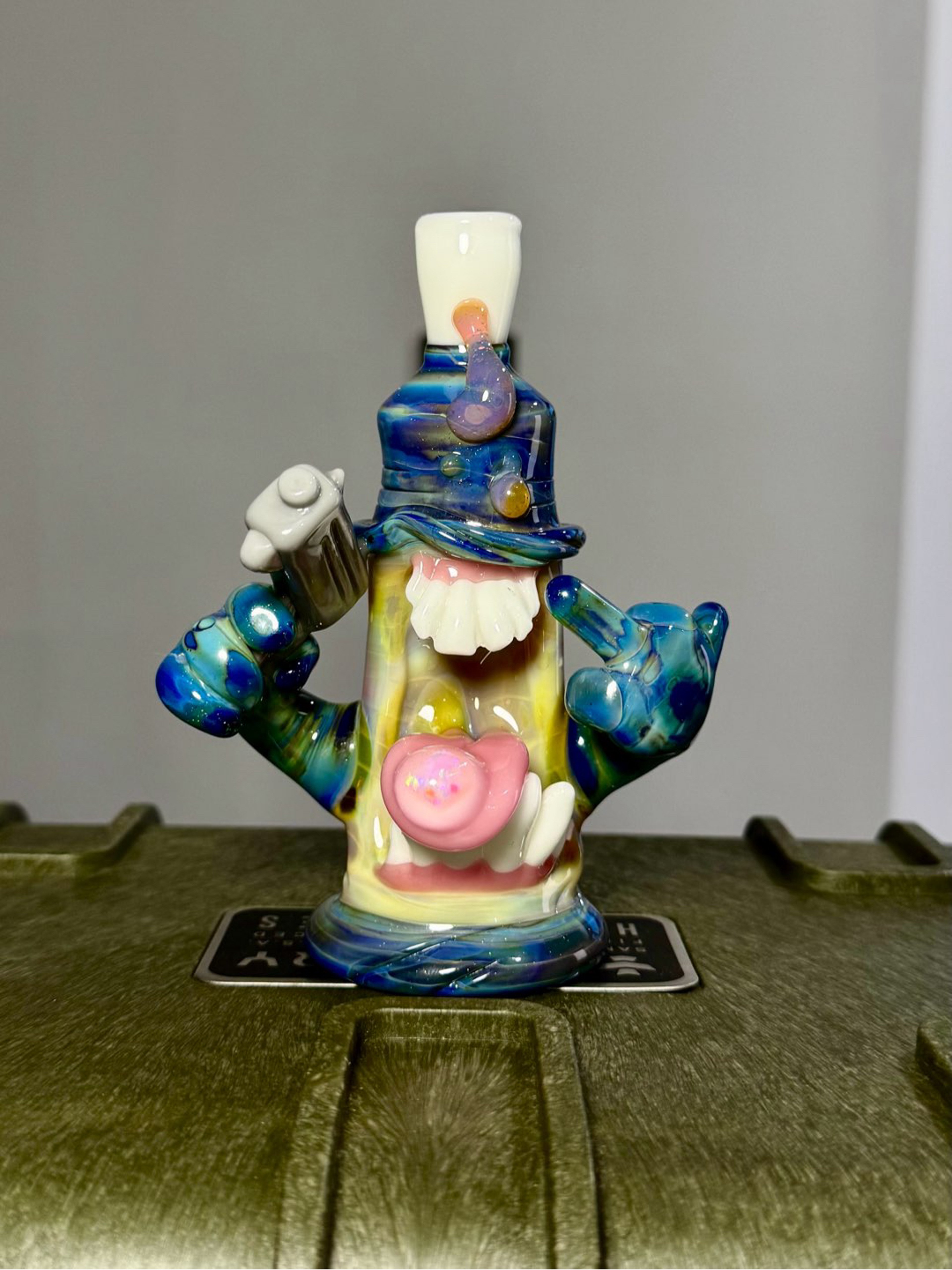 Preview pic of Glass Hole Spray Can Rig