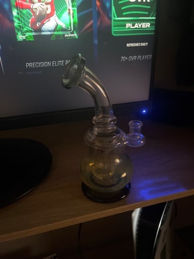Preview pic of Mini bong w built in perc