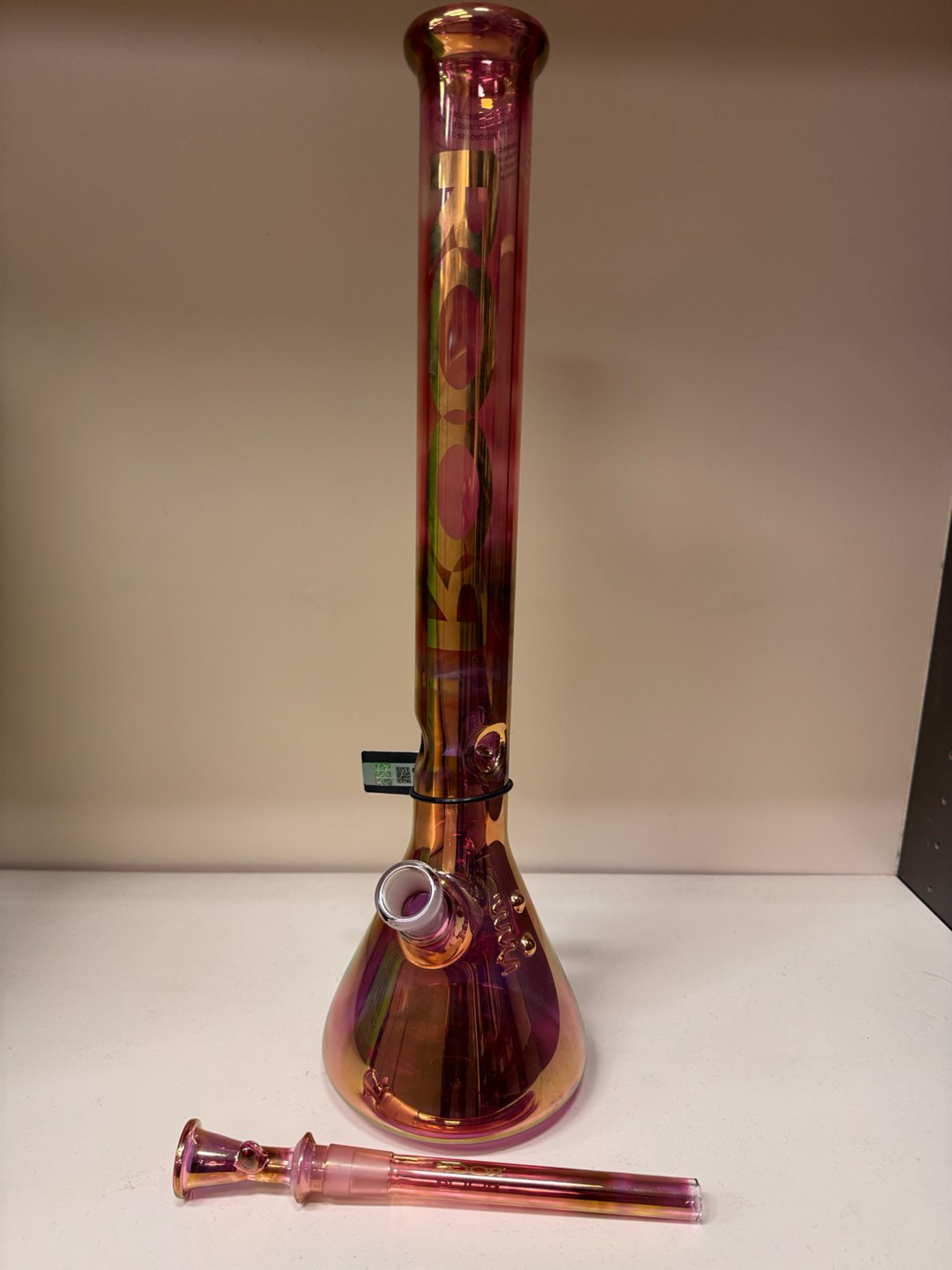 Preview pic of Roor’s Dazzling 18″ Beaker – Color-Changing Delight with 24K Gold Fume