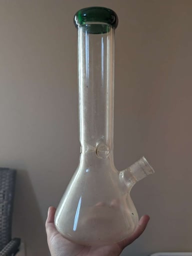 Preview pic of The Green Beaker Bong