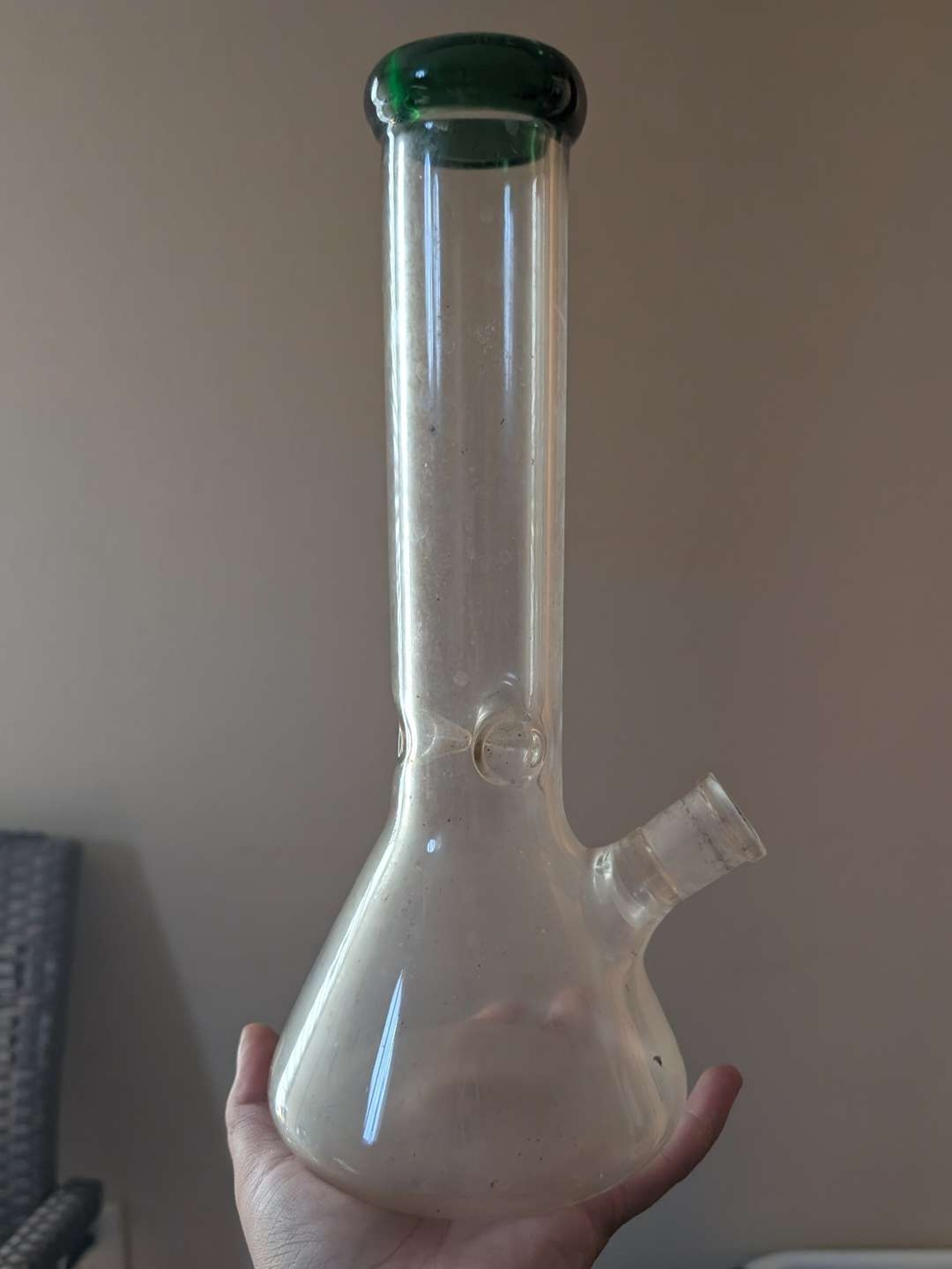Preview pic of The Green Beaker Bong