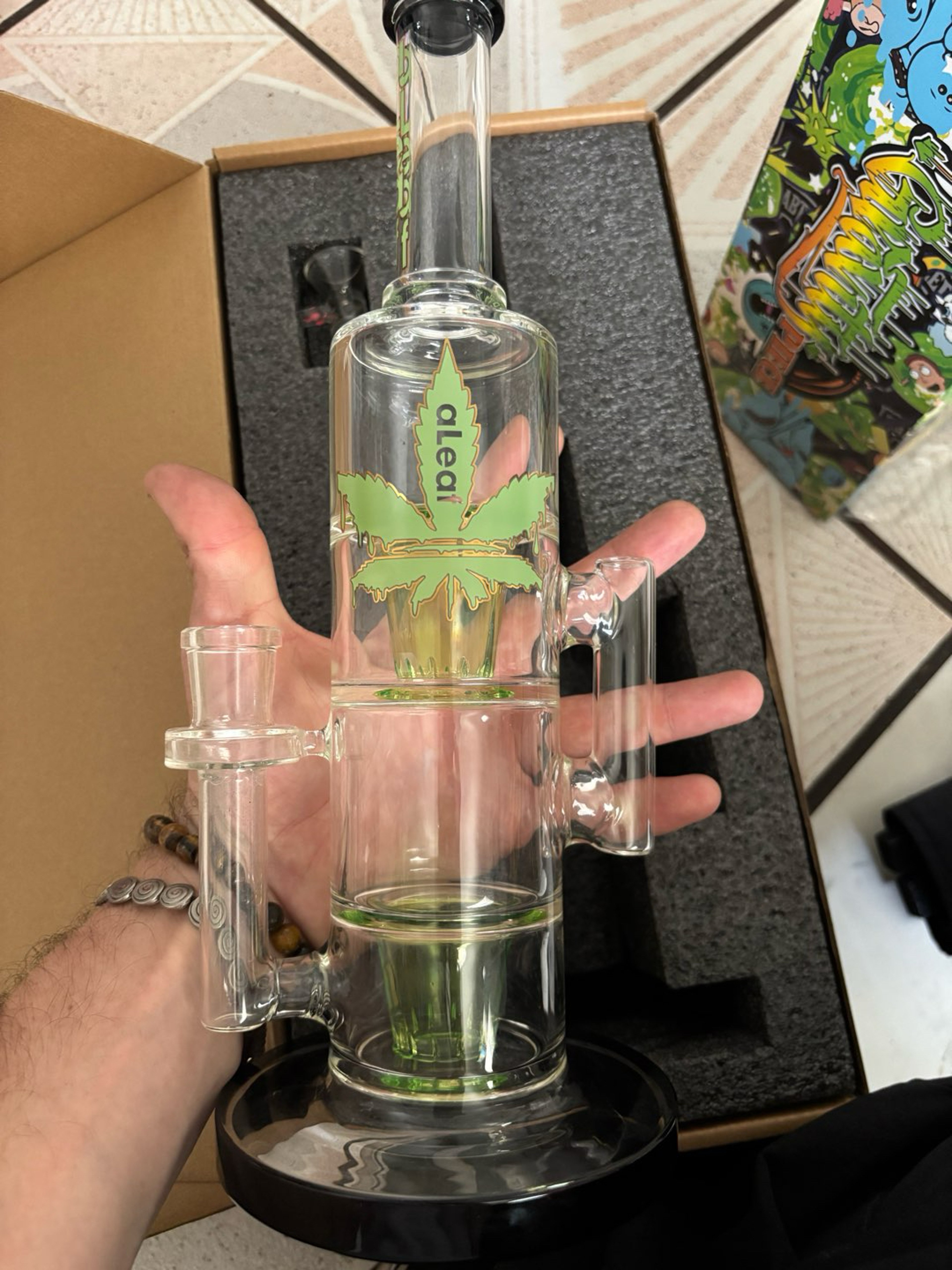 Brand new Aleaf glass image 0