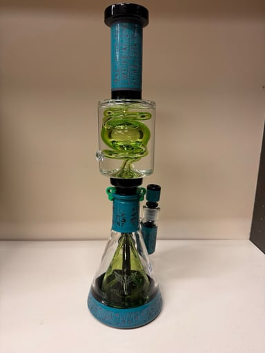 Preview pic of Star Wing 17” Freezable Glycerine Bong With Ash Catcher