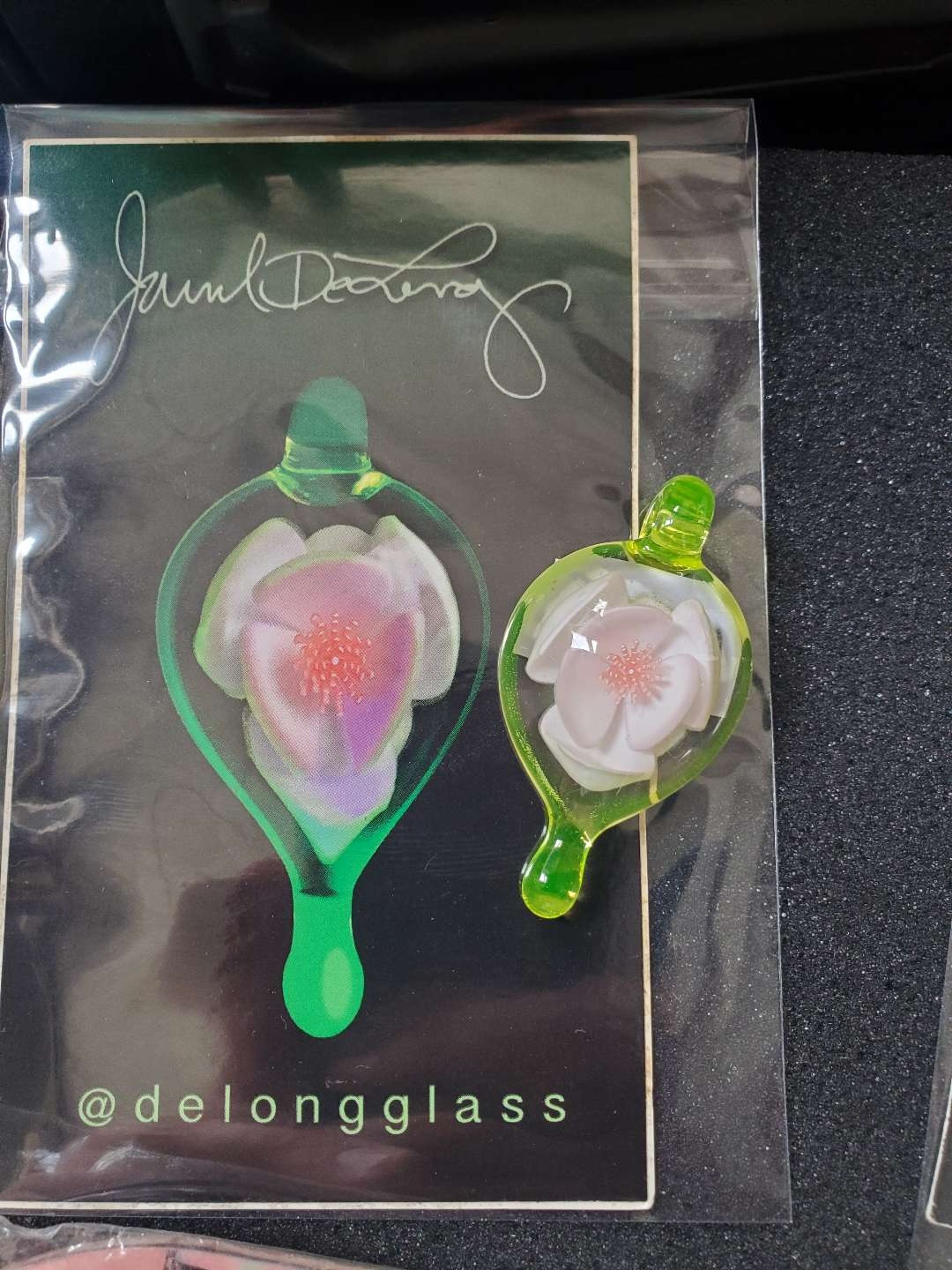 Preview pic of Delonglass pendant