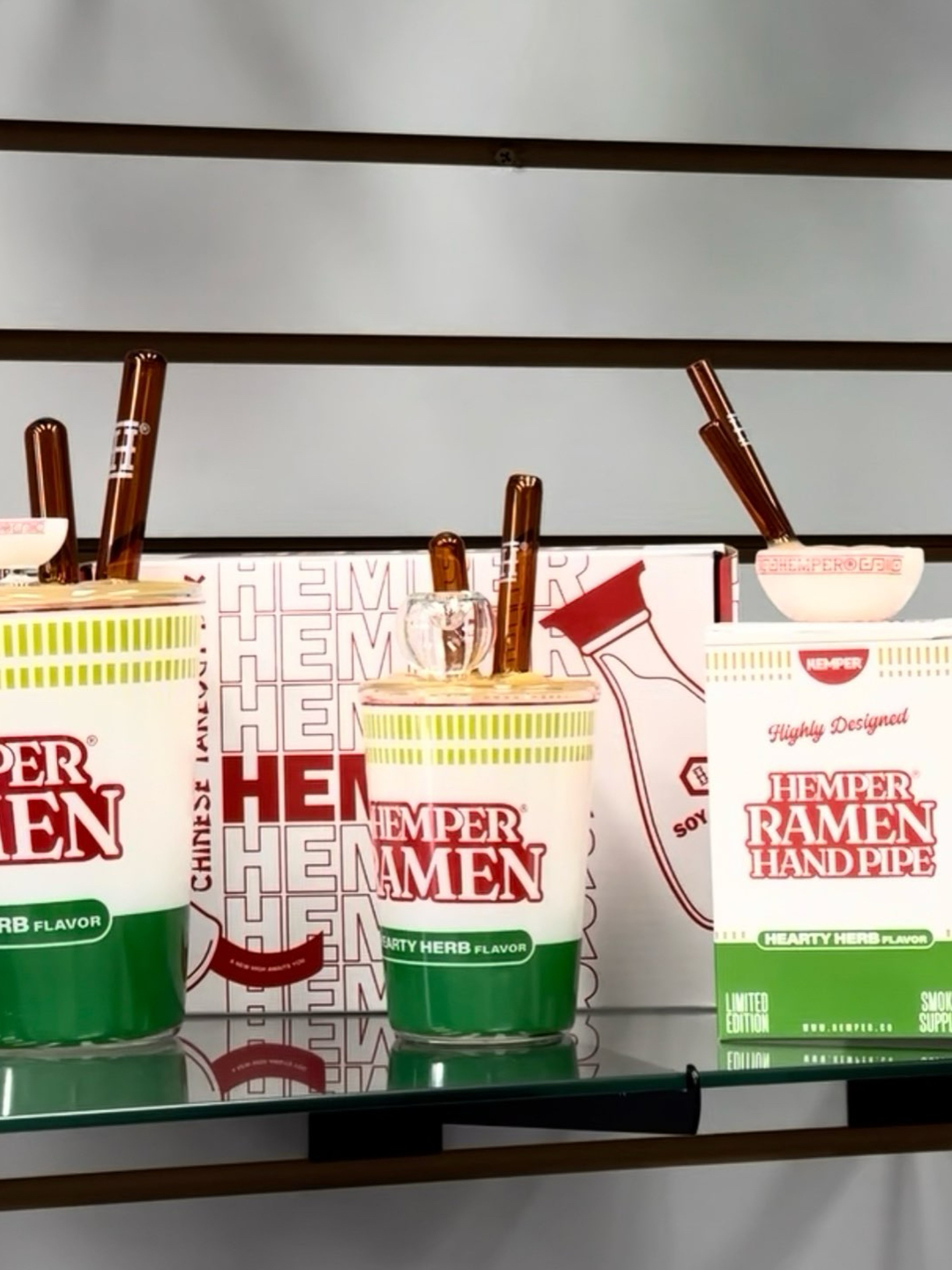 Preview pic of Hemper Ramen Bong & pipe