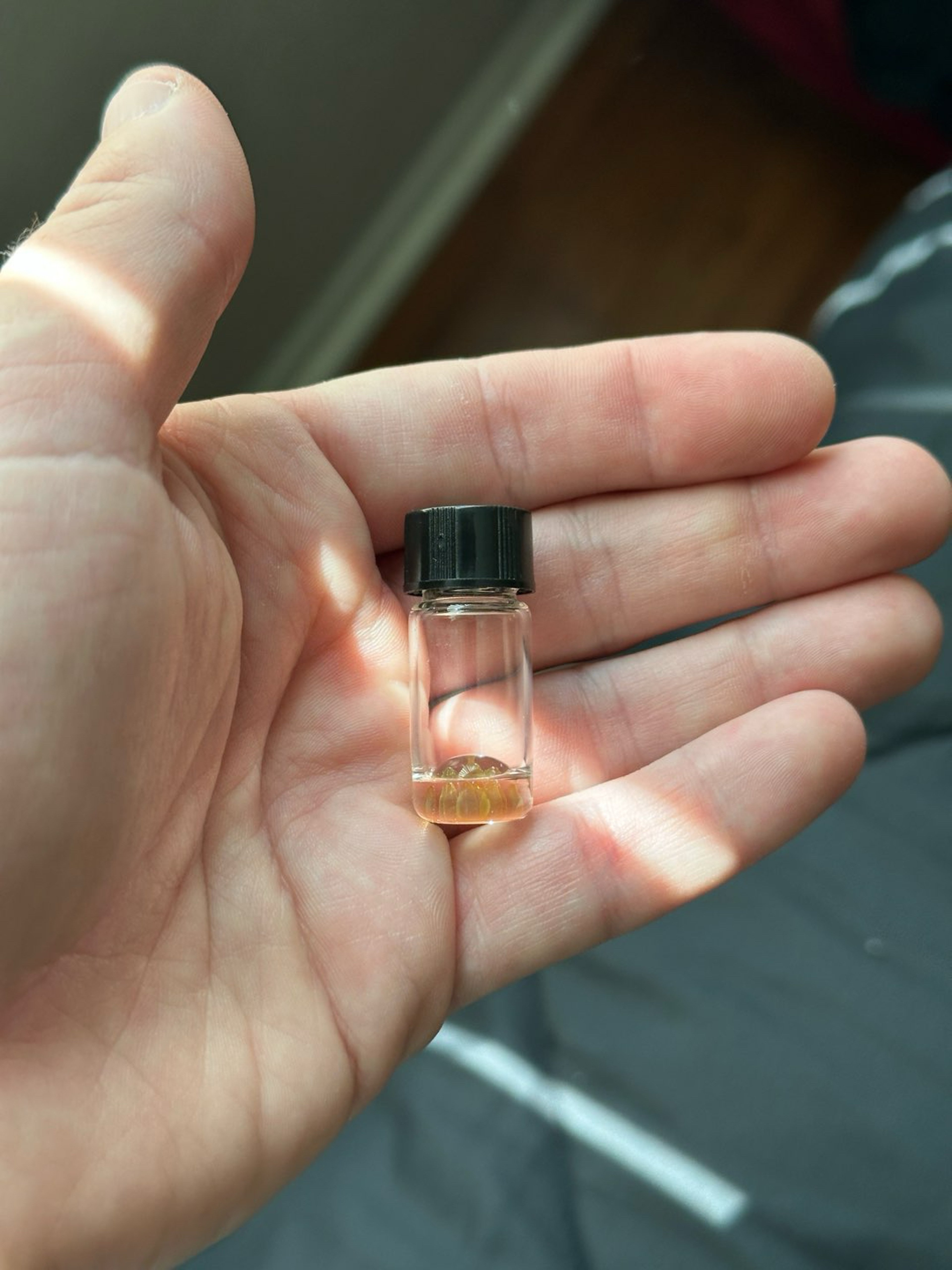 Preview pic of Quave Fumed Mini Vial w/ screw on lid!